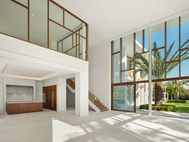 This exceptional residence, exclusive to the Finca Cortesin resort, exudes a captivating blend of luxury and elegance. Designed by the renowned Jose Maria Sierra architects, this architectural masterpiece stands unrivalled on the Costa del Sol, boasting a