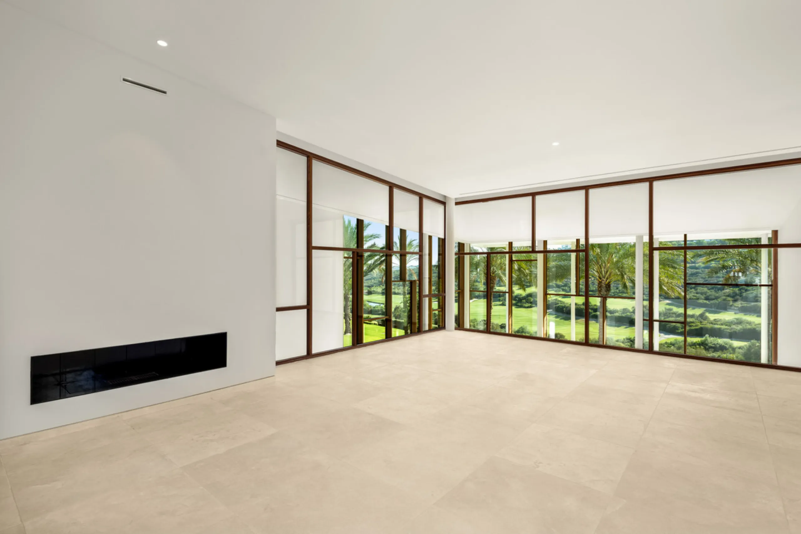 This exceptional residence, exclusive to the Finca Cortesin resort, exudes a captivating blend of luxury and elegance. Designed by the renowned Jose Maria Sierra architects, this architectural masterpiece stands unrivalled on the Costa del Sol, boasting a