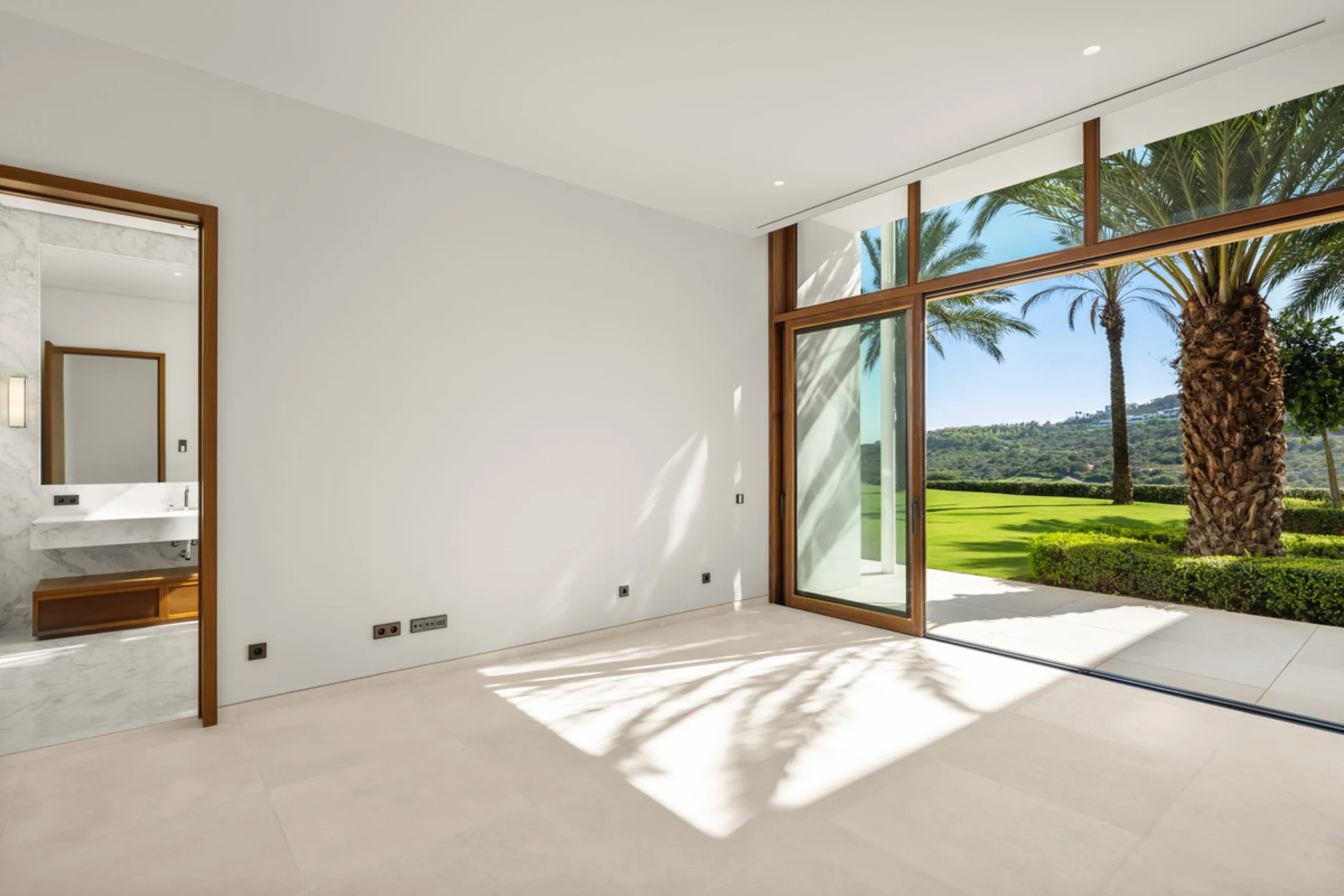 This exceptional residence, exclusive to the Finca Cortesin resort, exudes a captivating blend of luxury and elegance. Designed by the renowned Jose Maria Sierra architects, this architectural masterpiece stands unrivalled on the Costa del Sol, boasting a