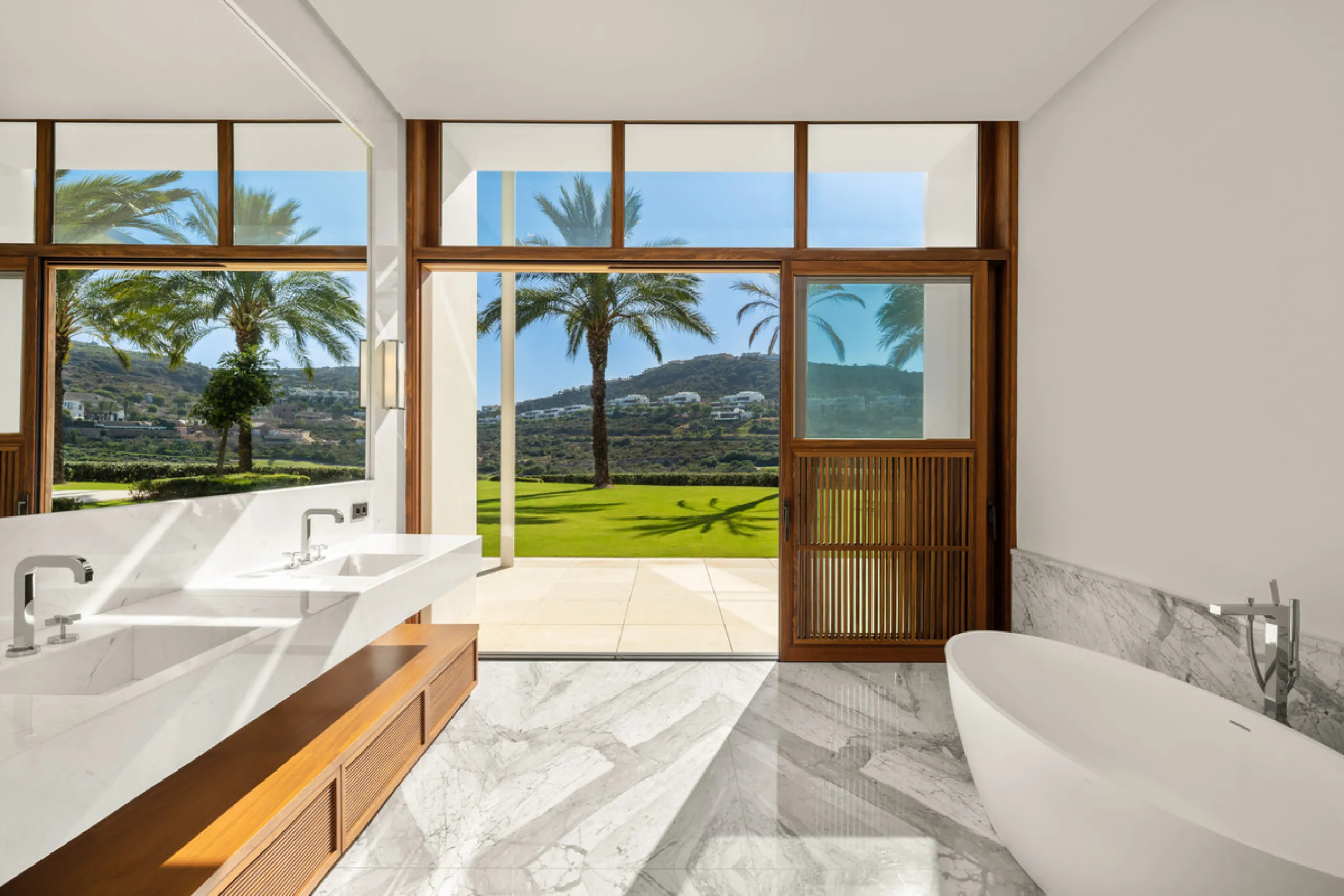 This exceptional residence, exclusive to the Finca Cortesin resort, exudes a captivating blend of luxury and elegance. Designed by the renowned Jose Maria Sierra architects, this architectural masterpiece stands unrivalled on the Costa del Sol, boasting a