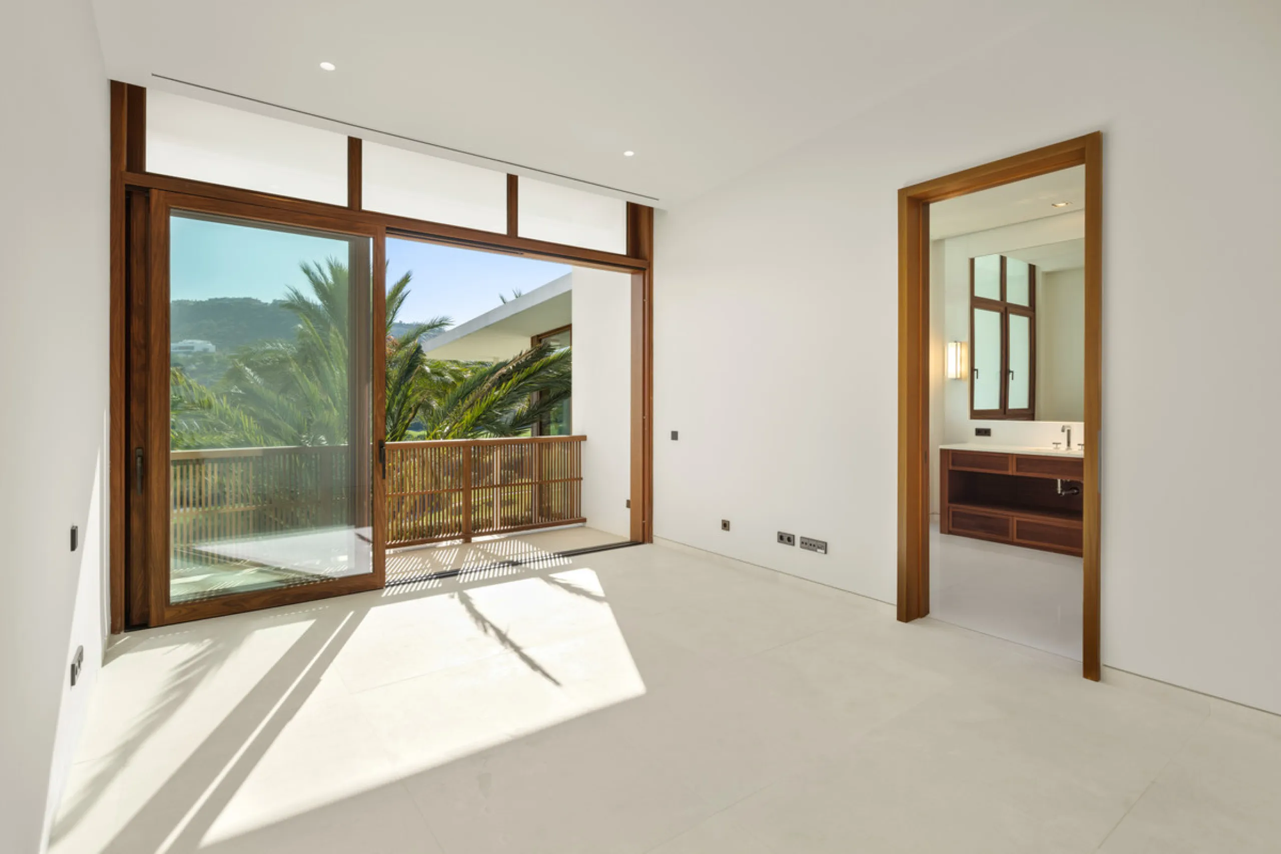 This exceptional residence, exclusive to the Finca Cortesin resort, exudes a captivating blend of luxury and elegance. Designed by the renowned Jose Maria Sierra architects, this architectural masterpiece stands unrivalled on the Costa del Sol, boasting a