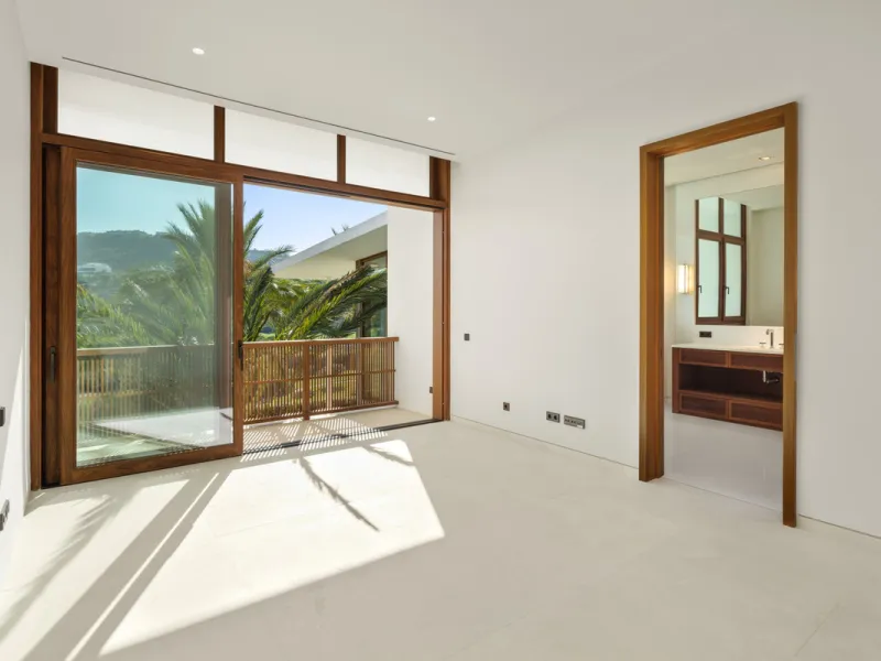 This exceptional residence, exclusive to the Finca Cortesin resort, exudes a captivating blend of luxury and elegance. Designed by the renowned Jose Maria Sierra architects, this architectural masterpiece stands unrivalled on the Costa del Sol, boasting a