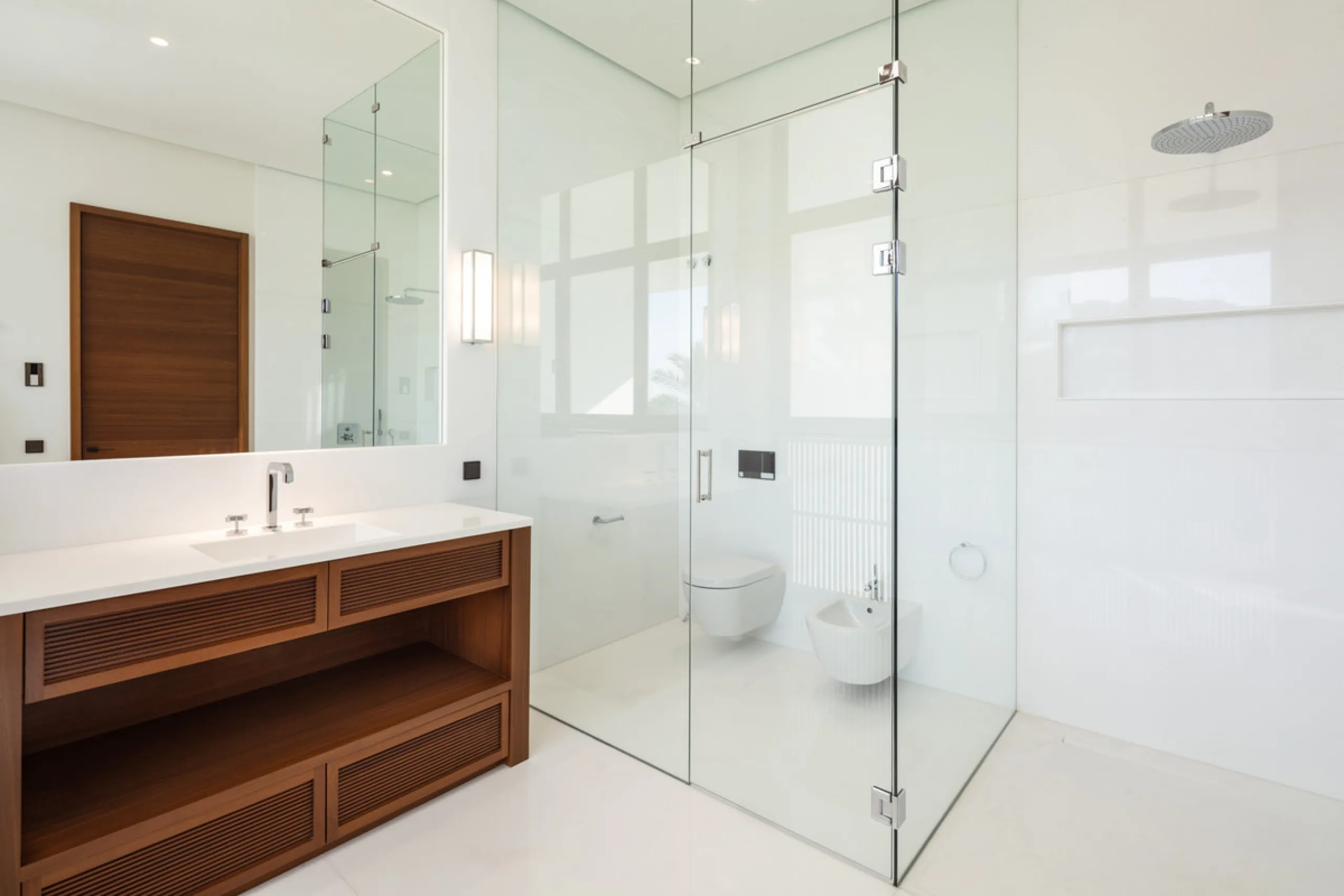 This exceptional residence, exclusive to the Finca Cortesin resort, exudes a captivating blend of luxury and elegance. Designed by the renowned Jose Maria Sierra architects, this architectural masterpiece stands unrivalled on the Costa del Sol, boasting a