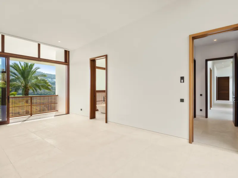 This exceptional residence, exclusive to the Finca Cortesin resort, exudes a captivating blend of luxury and elegance. Designed by the renowned Jose Maria Sierra architects, this architectural masterpiece stands unrivalled on the Costa del Sol, boasting a