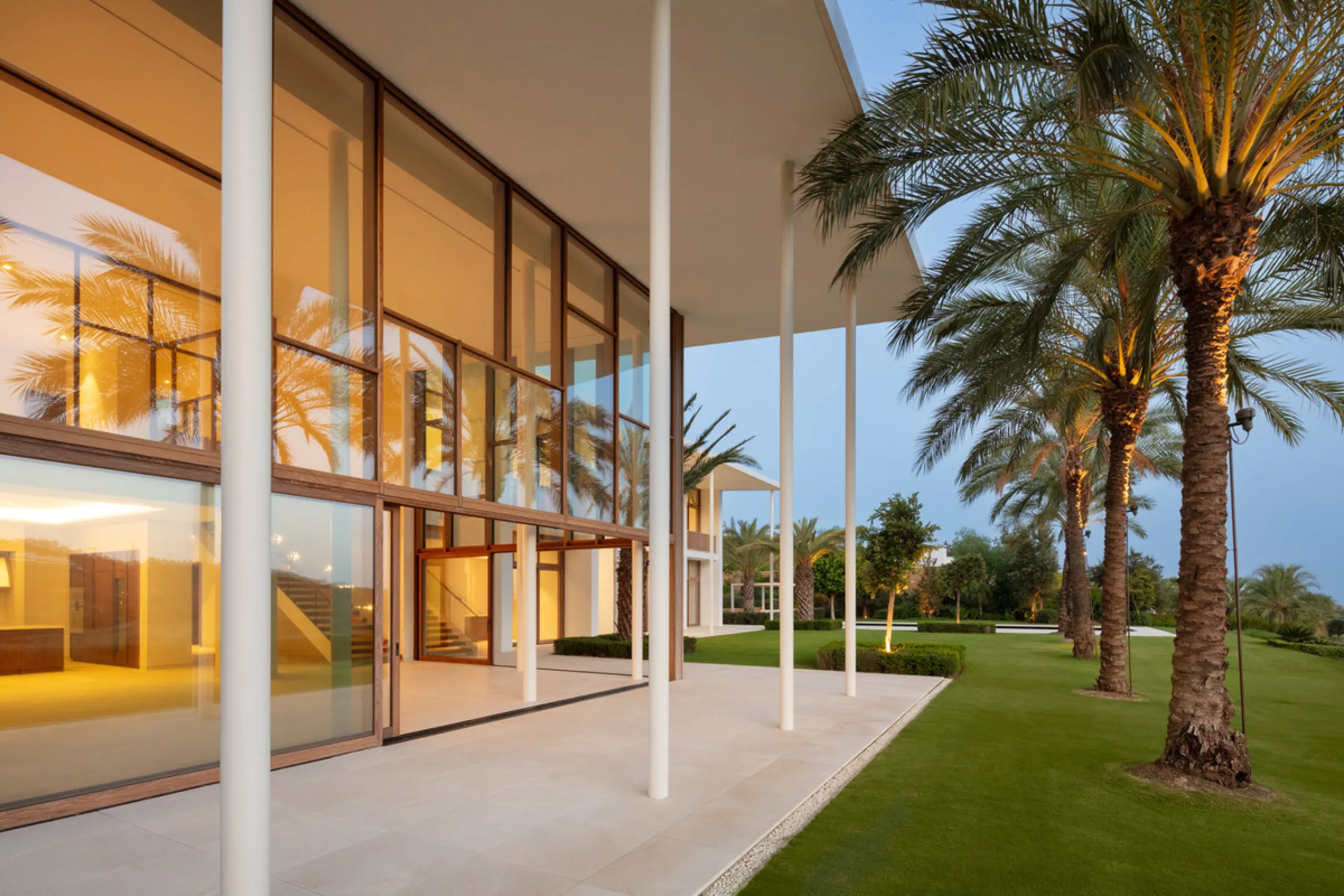 This exceptional residence, exclusive to the Finca Cortesin resort, exudes a captivating blend of luxury and elegance. Designed by the renowned Jose Maria Sierra architects, this architectural masterpiece stands unrivalled on the Costa del Sol, boasting a