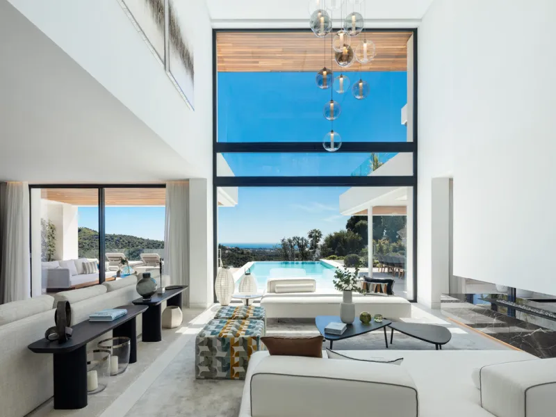 House - Detached Villa в продаже в Benahavís, Málaga. В доме 6 спален и 8 ванных комнат. Площадь дома 631 м². Площадь участка 1398 м²