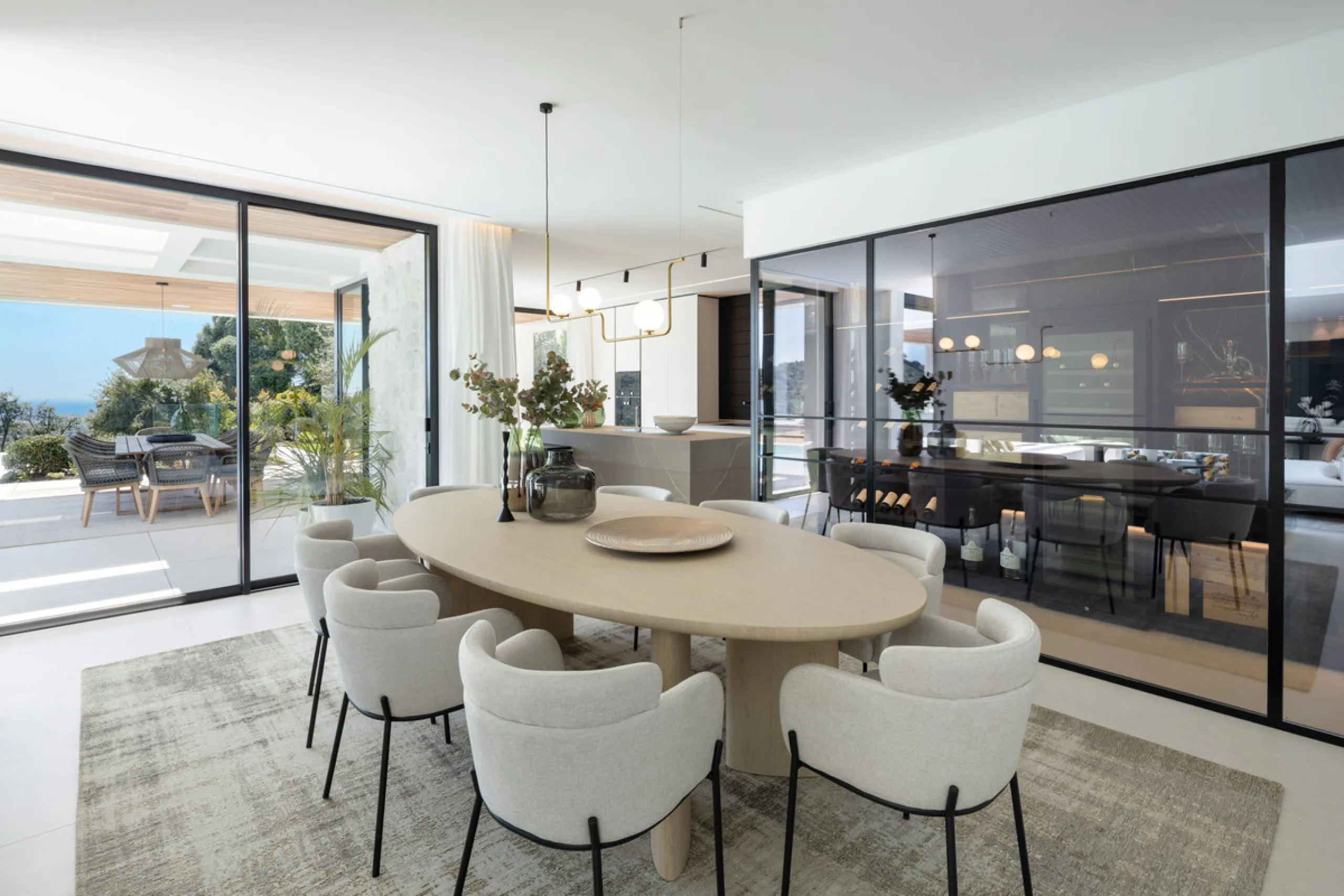 House - Detached Villa в продаже в Benahavís, Málaga. В доме 6 спален и 8 ванных комнат. Площадь дома 631 м². Площадь участка 1398 м²
