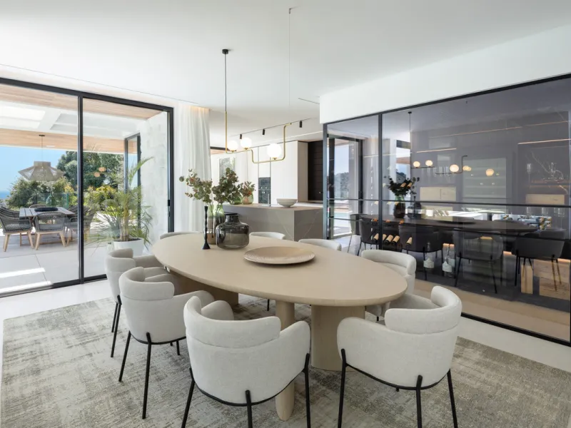 House - Detached Villa в продаже в Benahavís, Málaga. В доме 6 спален и 8 ванных комнат. Площадь дома 631 м². Площадь участка 1398 м²