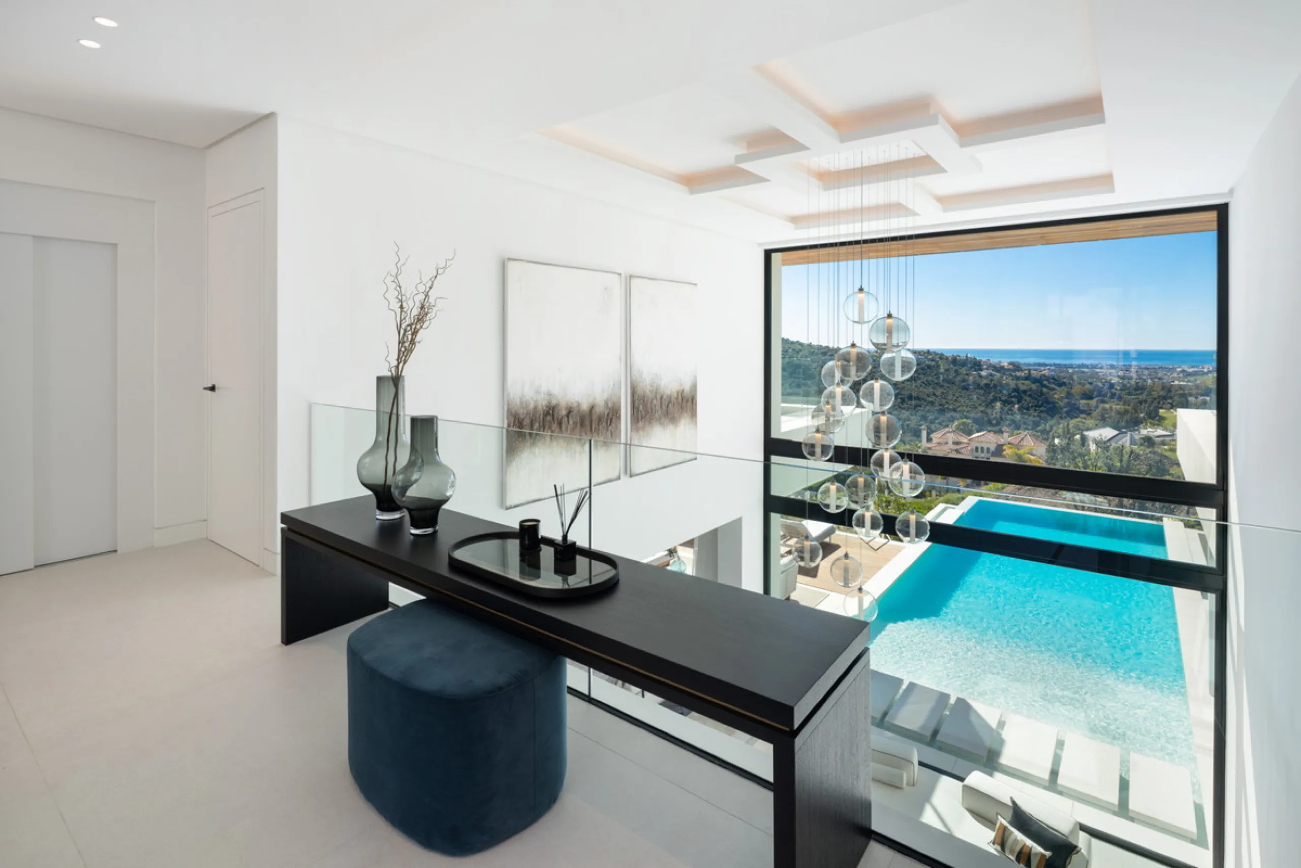 House - Detached Villa в продаже в Benahavís, Málaga. В доме 6 спален и 8 ванных комнат. Площадь дома 631 м². Площадь участка 1398 м²