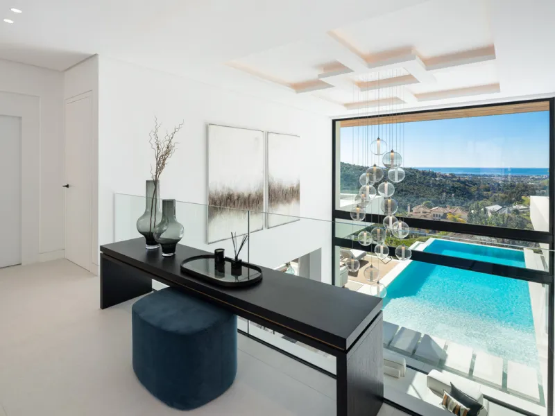 House - Detached Villa в продаже в Benahavís, Málaga. В доме 6 спален и 8 ванных комнат. Площадь дома 631 м². Площадь участка 1398 м²