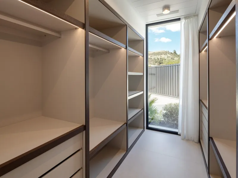 House - Detached Villa в продаже в Benahavís, Málaga. В доме 6 спален и 8 ванных комнат. Площадь дома 631 м². Площадь участка 1398 м²