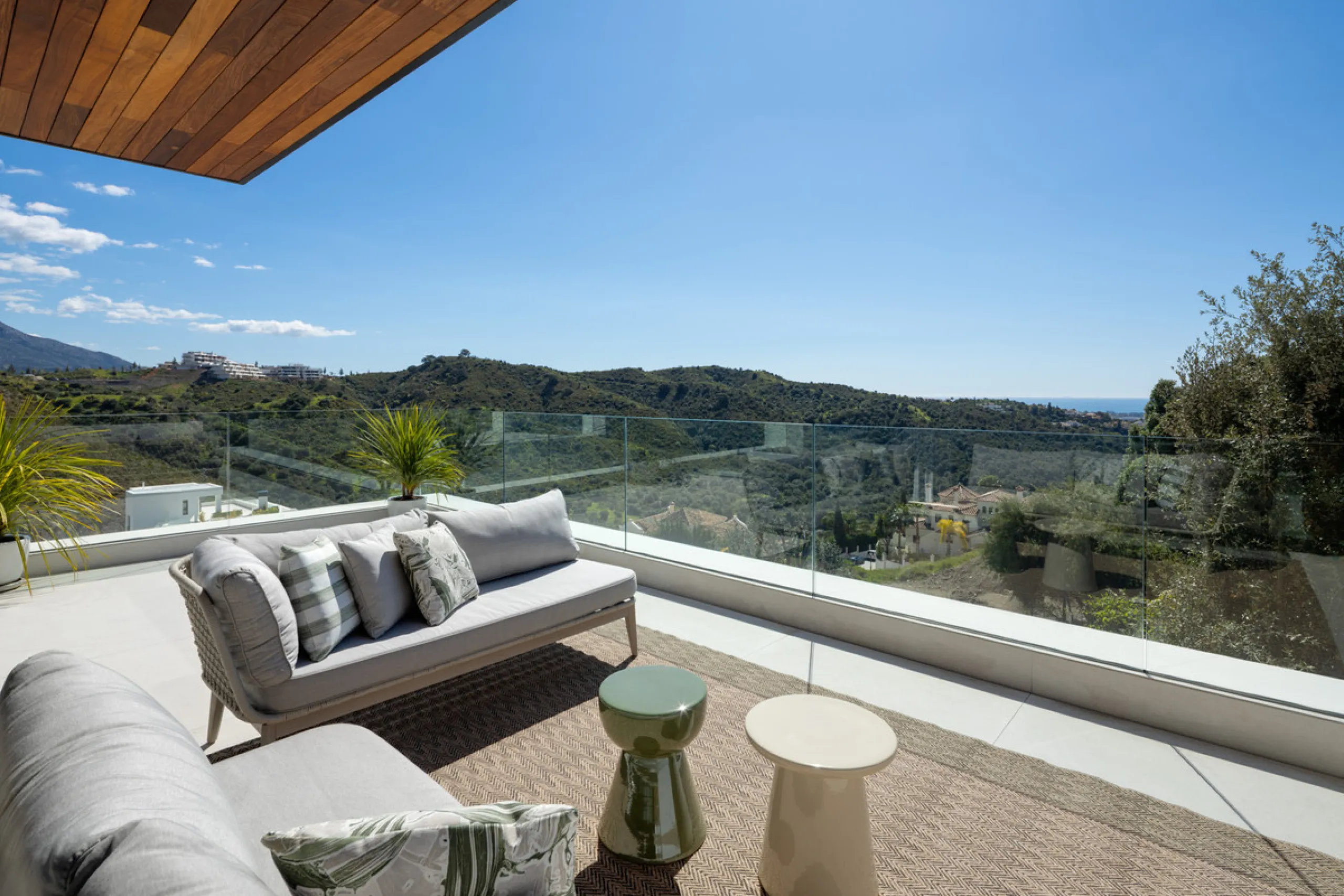 House - Detached Villa в продаже в Benahavís, Málaga. В доме 6 спален и 8 ванных комнат. Площадь дома 631 м². Площадь участка 1398 м²
