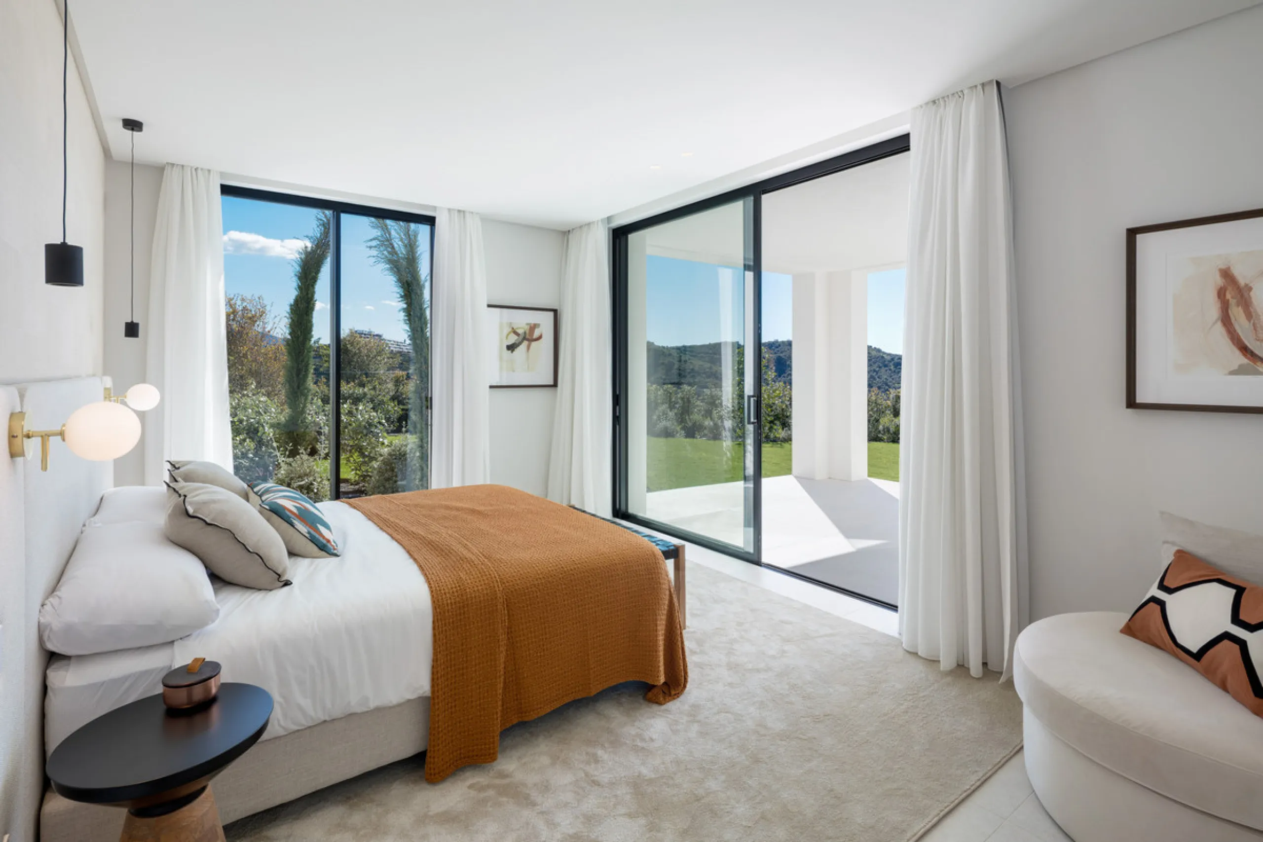 House - Detached Villa в продаже в Benahavís, Málaga. В доме 6 спален и 8 ванных комнат. Площадь дома 631 м². Площадь участка 1398 м²