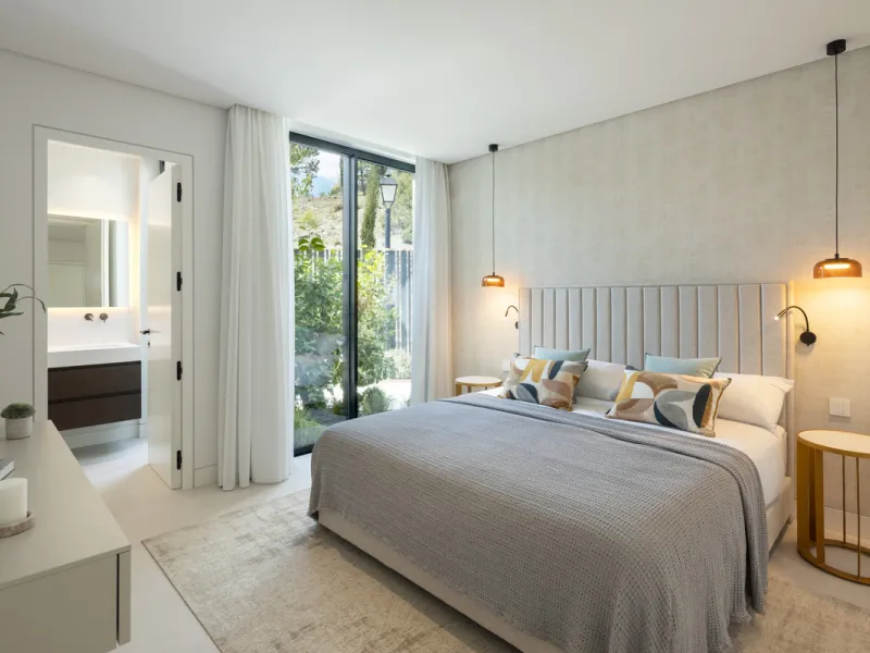 House - Detached Villa в продаже в Benahavís, Málaga. В доме 6 спален и 8 ванных комнат. Площадь дома 631 м². Площадь участка 1398 м²