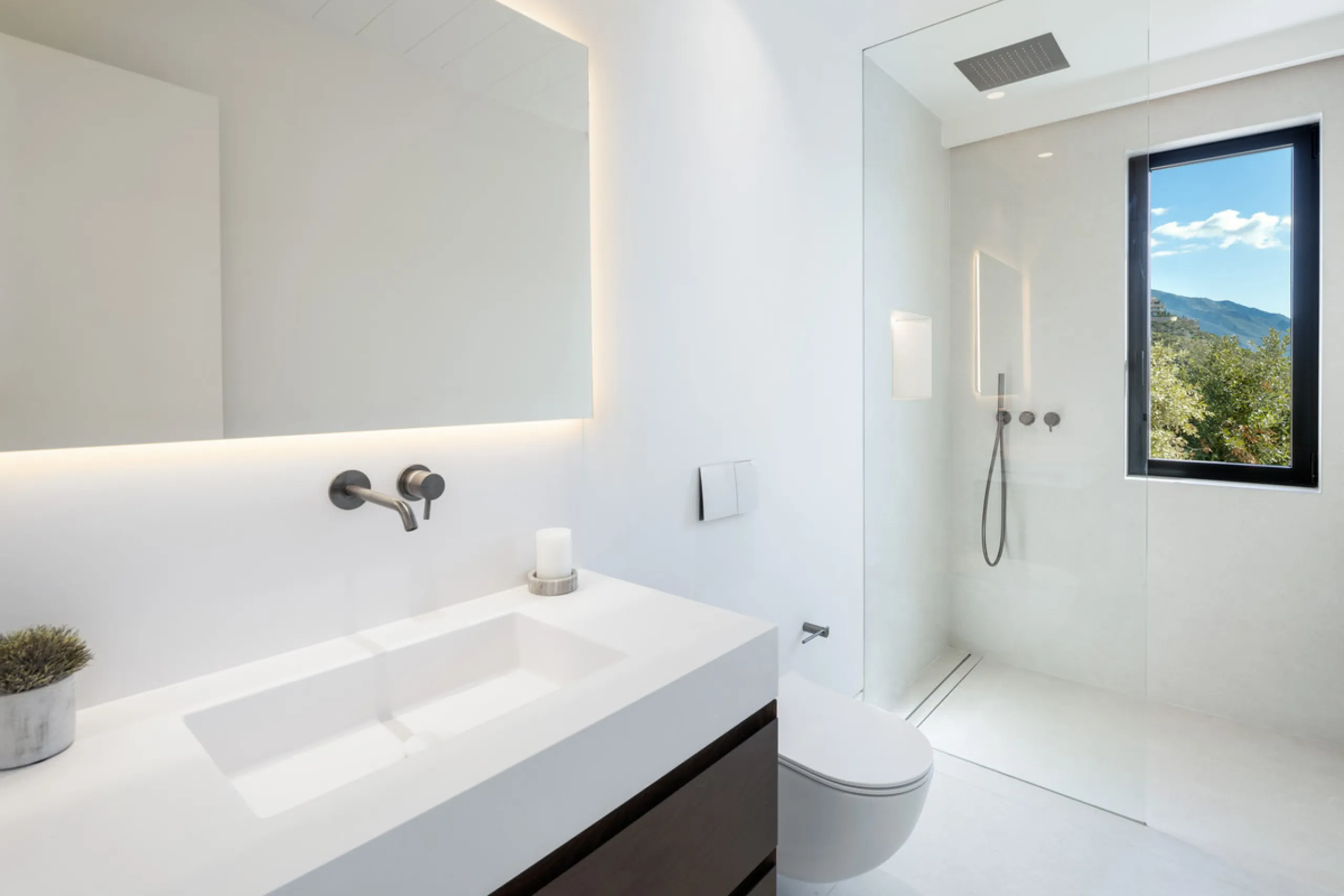 House - Detached Villa в продаже в Benahavís, Málaga. В доме 6 спален и 8 ванных комнат. Площадь дома 631 м². Площадь участка 1398 м²
