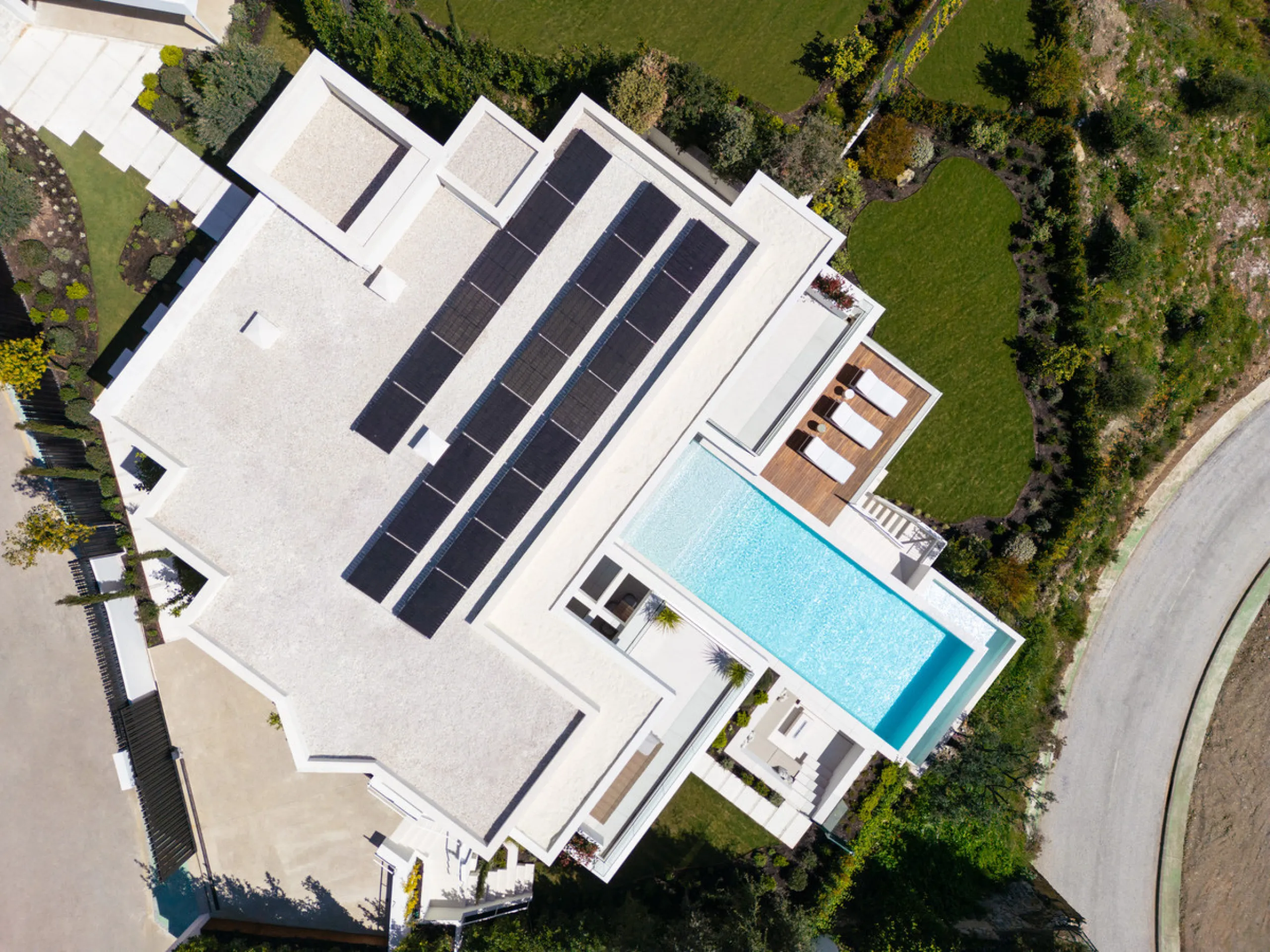 House - Detached Villa в продаже в Benahavís, Málaga. В доме 6 спален и 8 ванных комнат. Площадь дома 631 м². Площадь участка 1398 м²