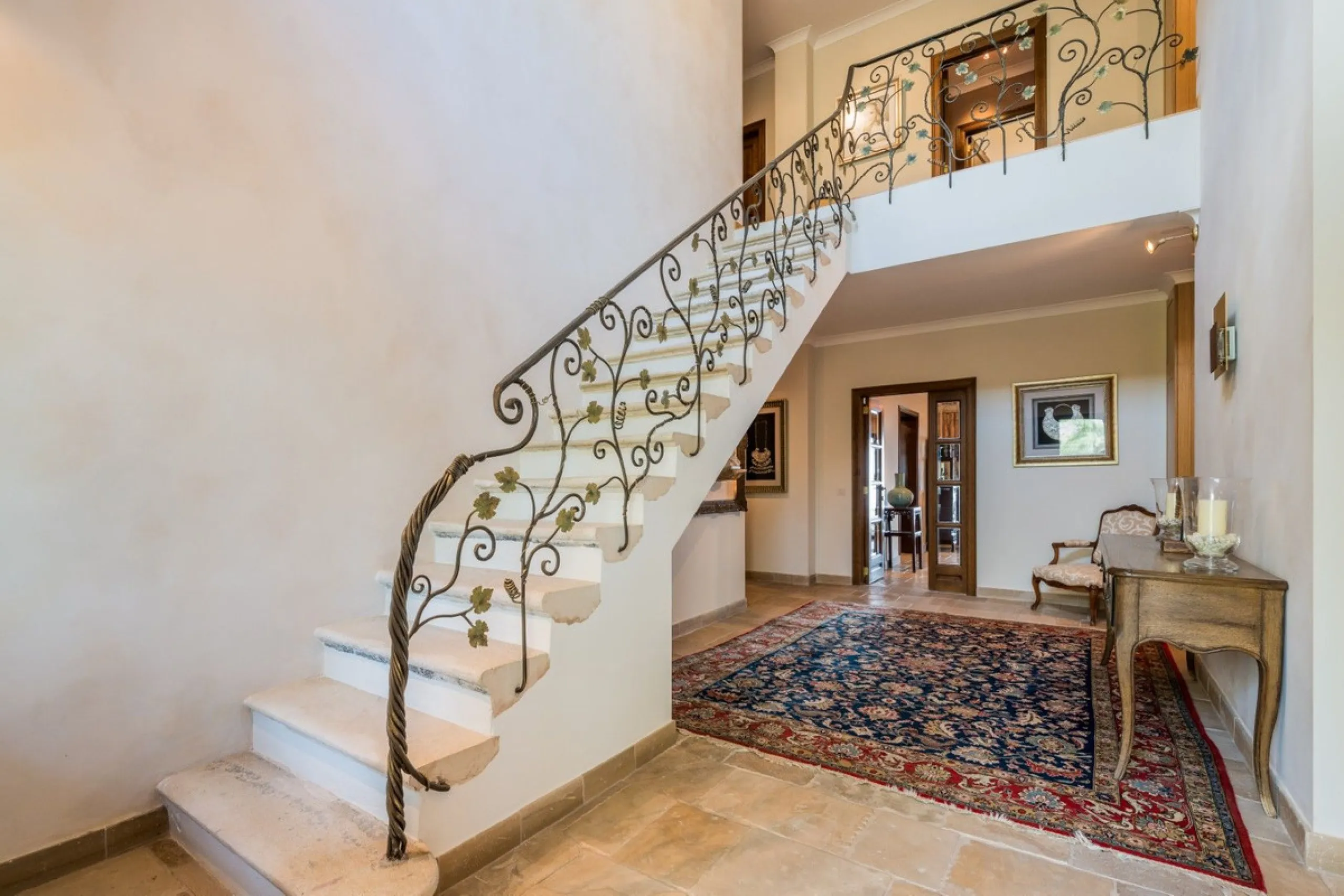 This estate is much more than a property: it's a statement of style, refined taste, and forward-thinking vision. A place where understated luxury blends seamlessly with the serenity of the Andalusian countryside, all while remaining within easy reach of M