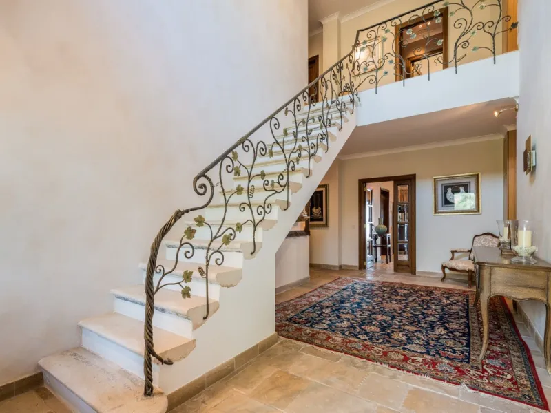 This estate is much more than a property: it's a statement of style, refined taste, and forward-thinking vision. A place where understated luxury blends seamlessly with the serenity of the Andalusian countryside, all while remaining within easy reach of M