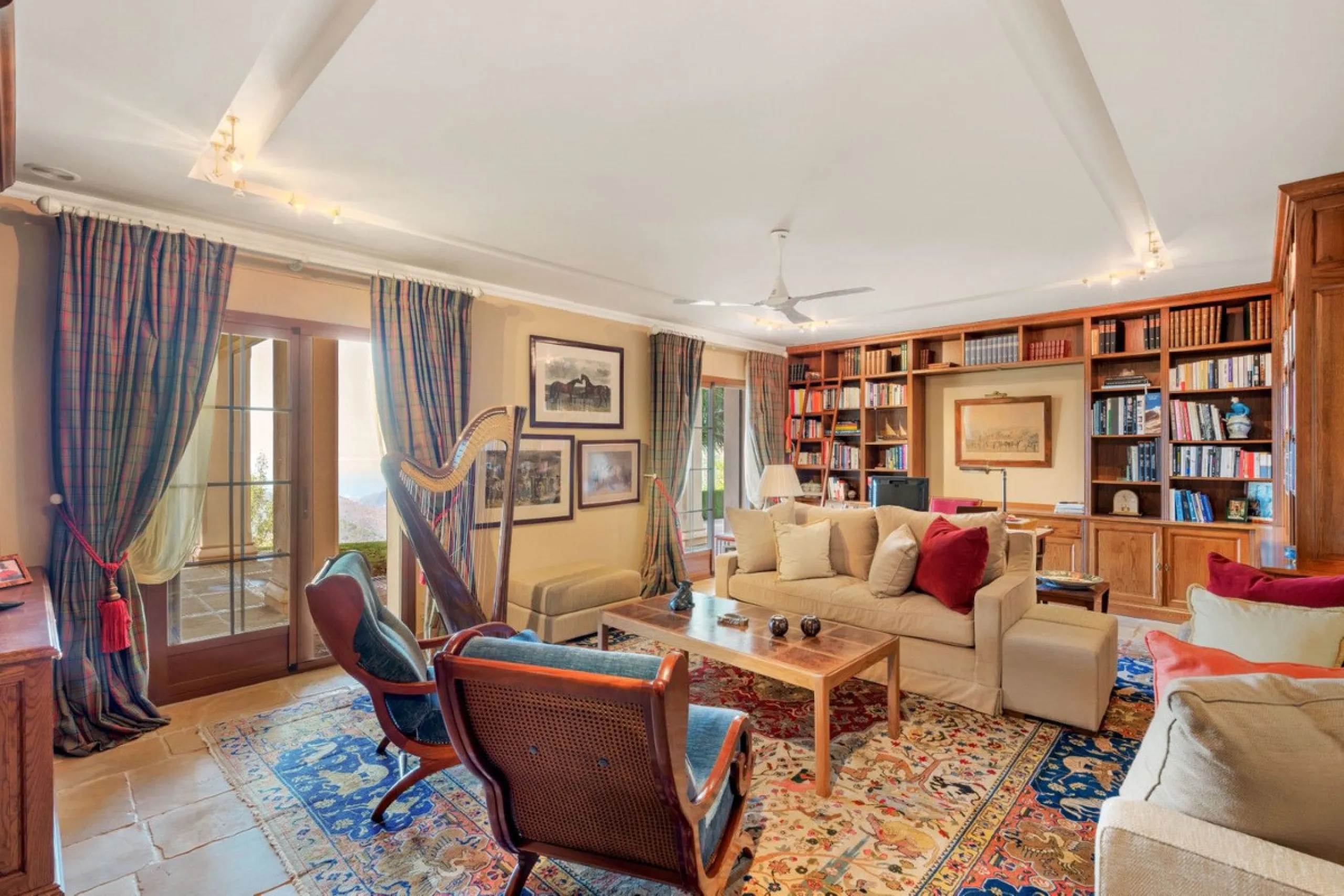This estate is much more than a property: it's a statement of style, refined taste, and forward-thinking vision. A place where understated luxury blends seamlessly with the serenity of the Andalusian countryside, all while remaining within easy reach of M