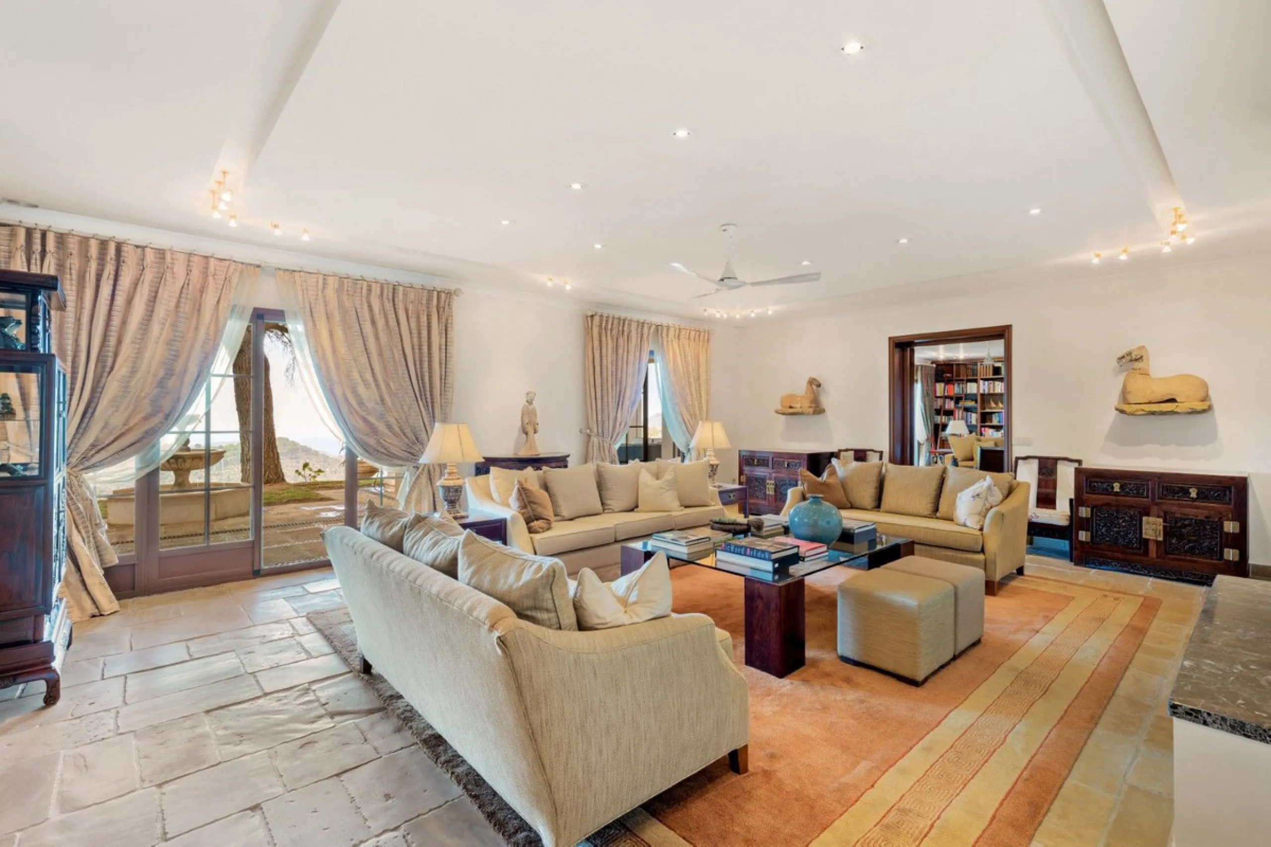 This estate is much more than a property: it's a statement of style, refined taste, and forward-thinking vision. A place where understated luxury blends seamlessly with the serenity of the Andalusian countryside, all while remaining within easy reach of M