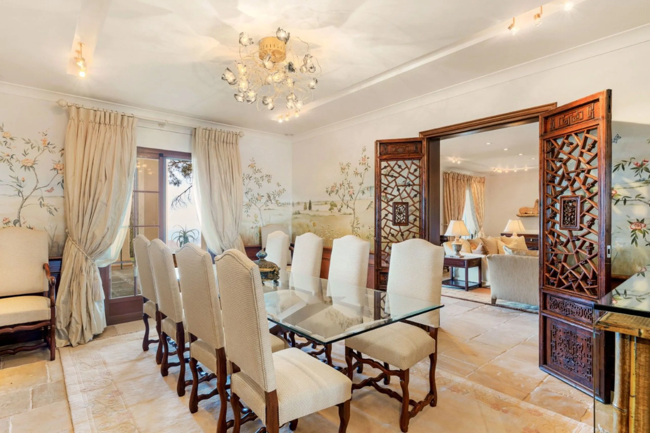 This estate is much more than a property: it's a statement of style, refined taste, and forward-thinking vision. A place where understated luxury blends seamlessly with the serenity of the Andalusian countryside, all while remaining within easy reach of M