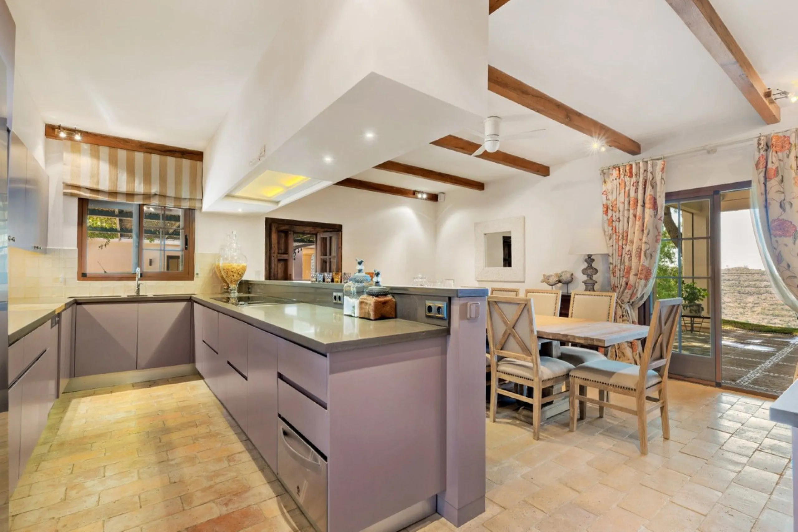 This estate is much more than a property: it's a statement of style, refined taste, and forward-thinking vision. A place where understated luxury blends seamlessly with the serenity of the Andalusian countryside, all while remaining within easy reach of M