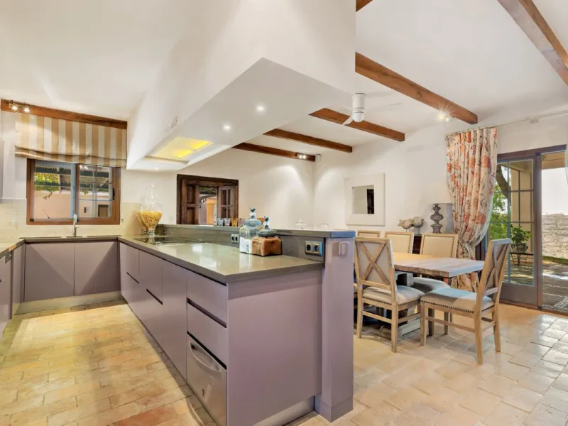 This estate is much more than a property: it's a statement of style, refined taste, and forward-thinking vision. A place where understated luxury blends seamlessly with the serenity of the Andalusian countryside, all while remaining within easy reach of M
