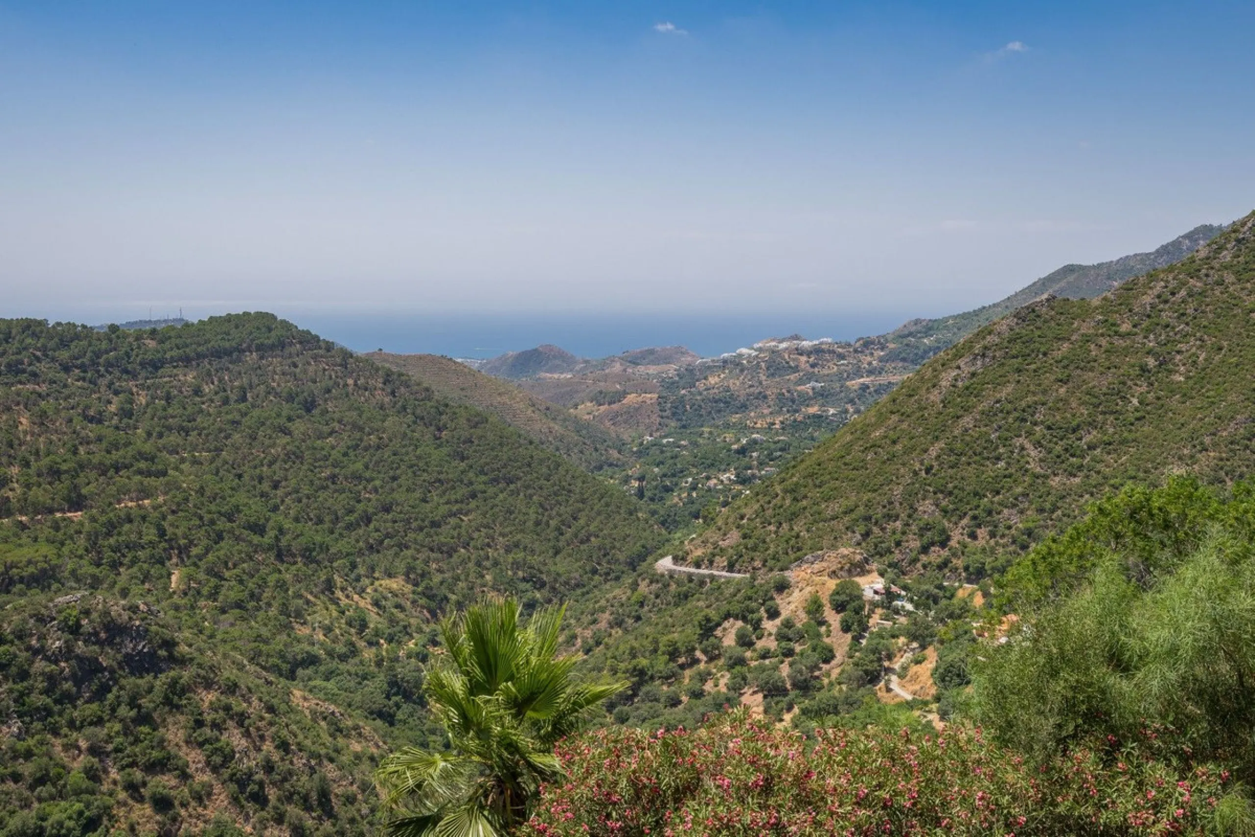 This estate is much more than a property: it's a statement of style, refined taste, and forward-thinking vision. A place where understated luxury blends seamlessly with the serenity of the Andalusian countryside, all while remaining within easy reach of M