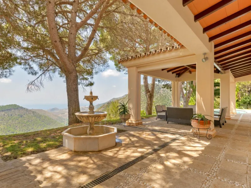 This estate is much more than a property: it's a statement of style, refined taste, and forward-thinking vision. A place where understated luxury blends seamlessly with the serenity of the Andalusian countryside, all while remaining within easy reach of M