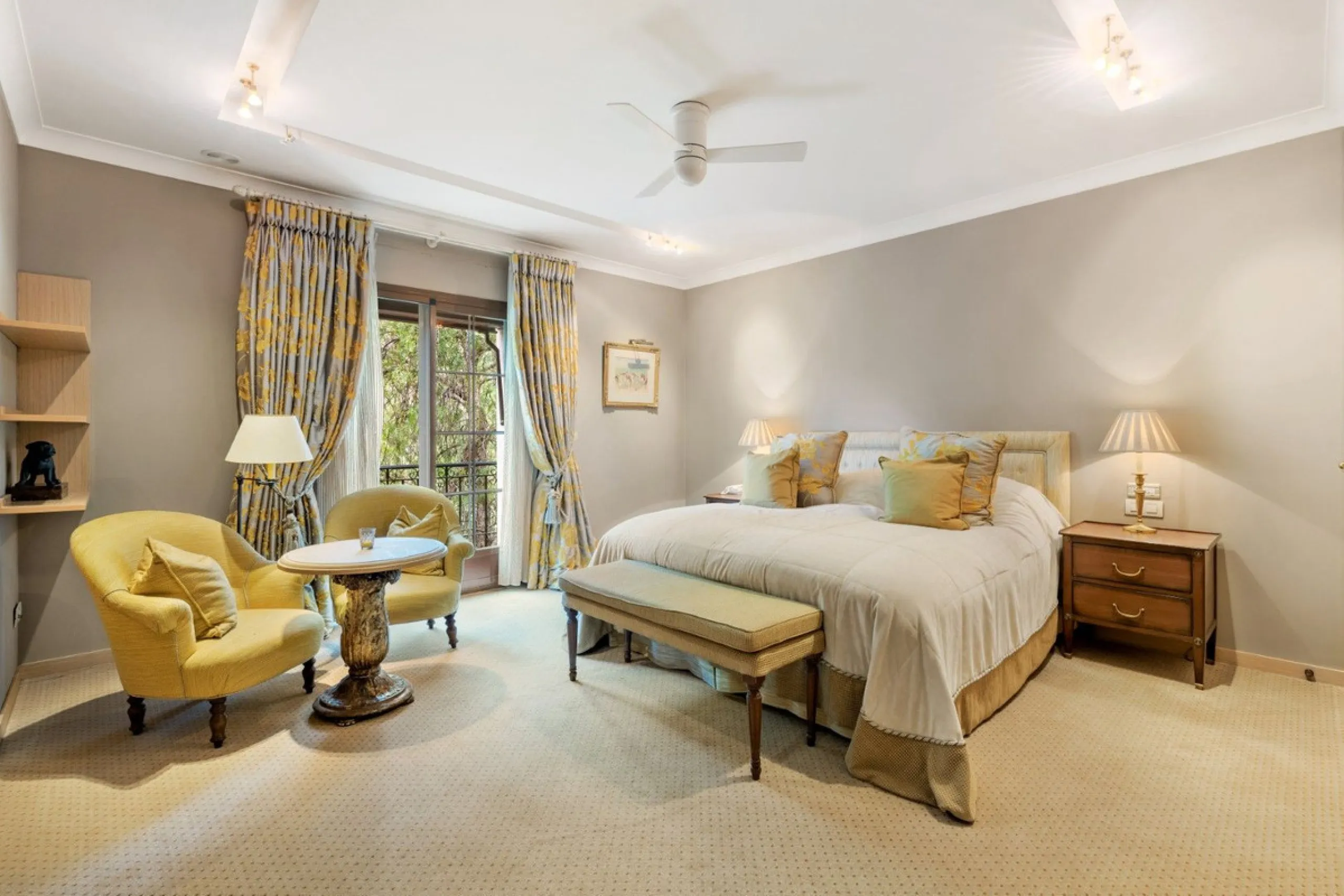 This estate is much more than a property: it's a statement of style, refined taste, and forward-thinking vision. A place where understated luxury blends seamlessly with the serenity of the Andalusian countryside, all while remaining within easy reach of M