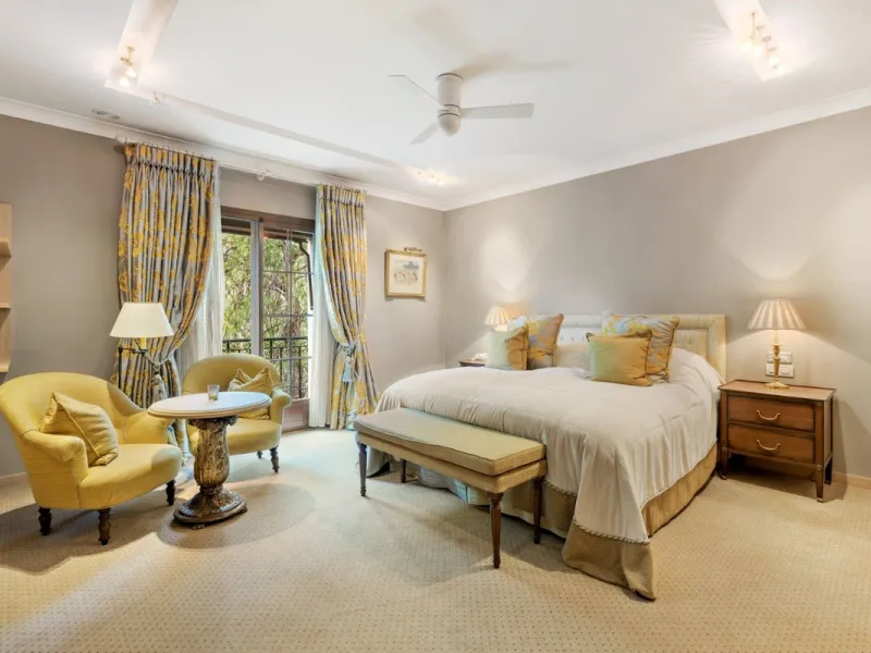 This estate is much more than a property: it's a statement of style, refined taste, and forward-thinking vision. A place where understated luxury blends seamlessly with the serenity of the Andalusian countryside, all while remaining within easy reach of M