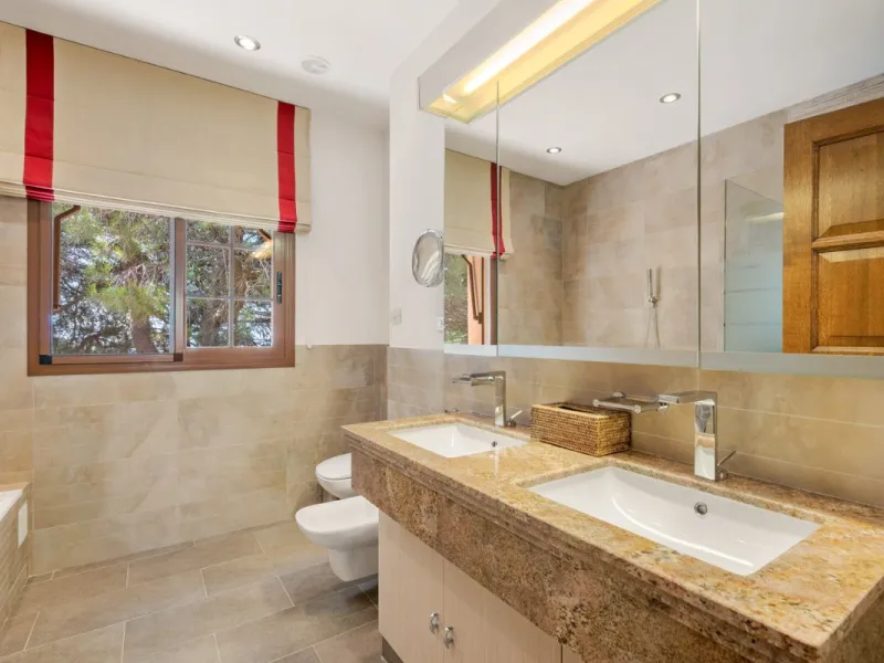 This estate is much more than a property: it's a statement of style, refined taste, and forward-thinking vision. A place where understated luxury blends seamlessly with the serenity of the Andalusian countryside, all while remaining within easy reach of M