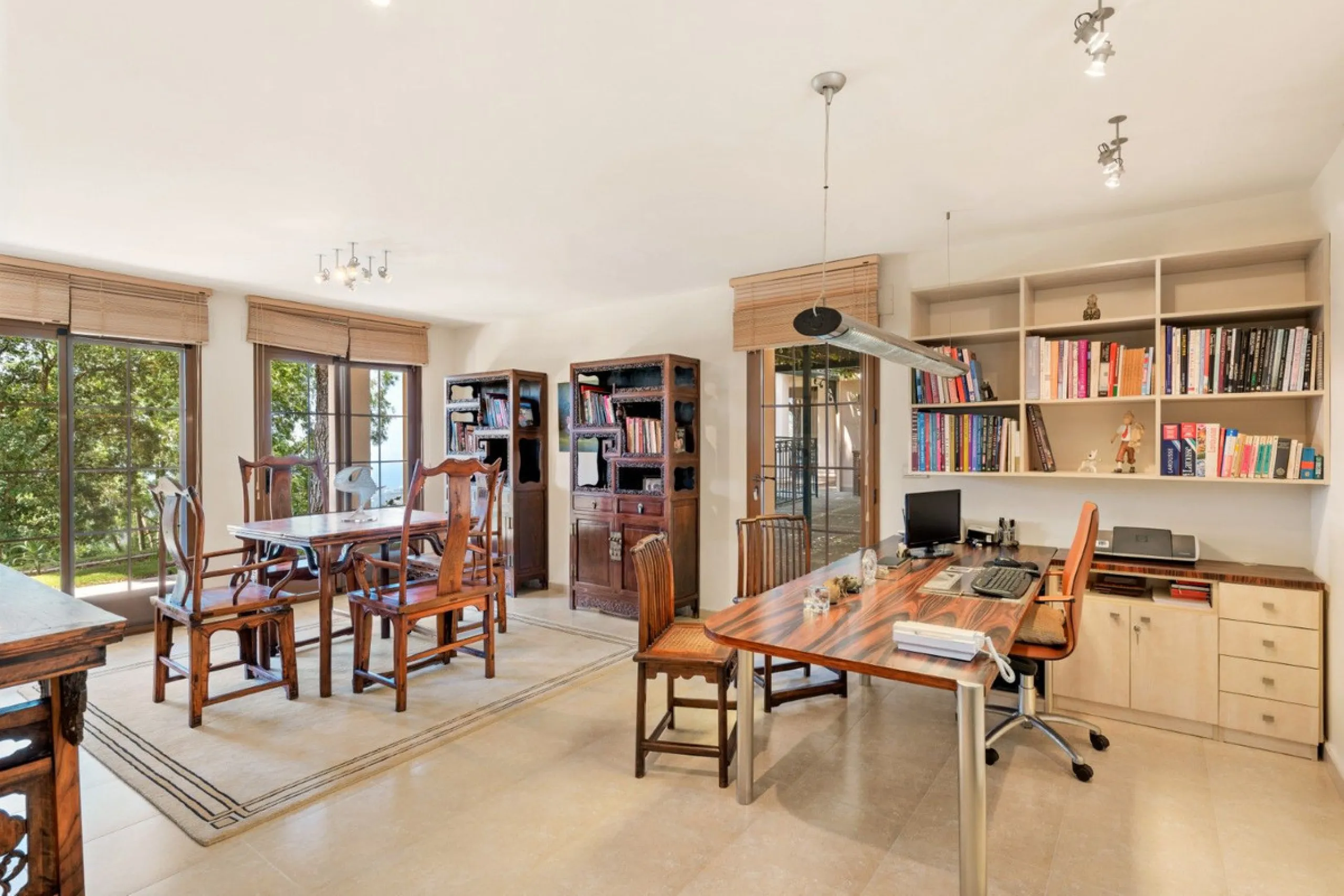 This estate is much more than a property: it's a statement of style, refined taste, and forward-thinking vision. A place where understated luxury blends seamlessly with the serenity of the Andalusian countryside, all while remaining within easy reach of M