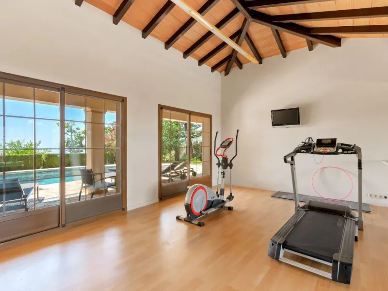 This estate is much more than a property: it's a statement of style, refined taste, and forward-thinking vision. A place where understated luxury blends seamlessly with the serenity of the Andalusian countryside, all while remaining within easy reach of M