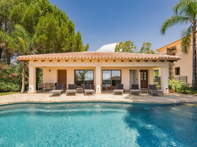 This estate is much more than a property: it's a statement of style, refined taste, and forward-thinking vision. A place where understated luxury blends seamlessly with the serenity of the Andalusian countryside, all while remaining within easy reach of M