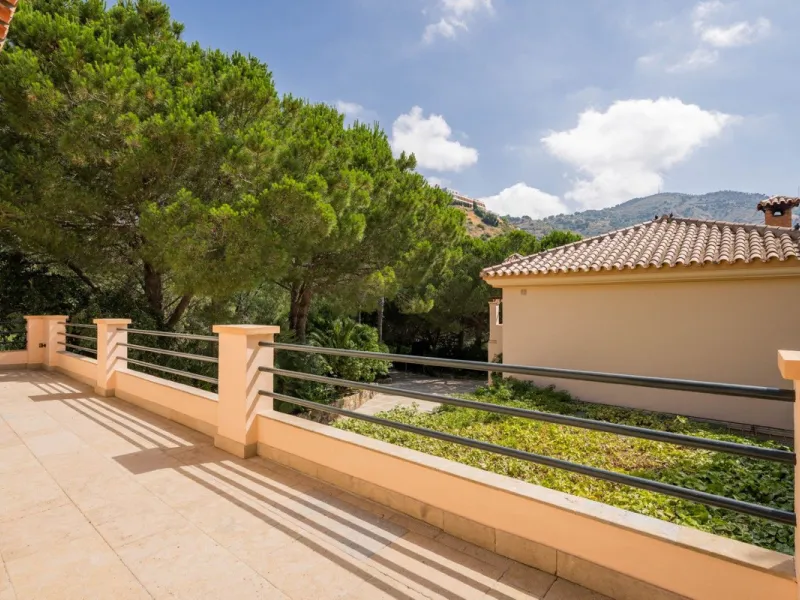 This estate is much more than a property: it's a statement of style, refined taste, and forward-thinking vision. A place where understated luxury blends seamlessly with the serenity of the Andalusian countryside, all while remaining within easy reach of M