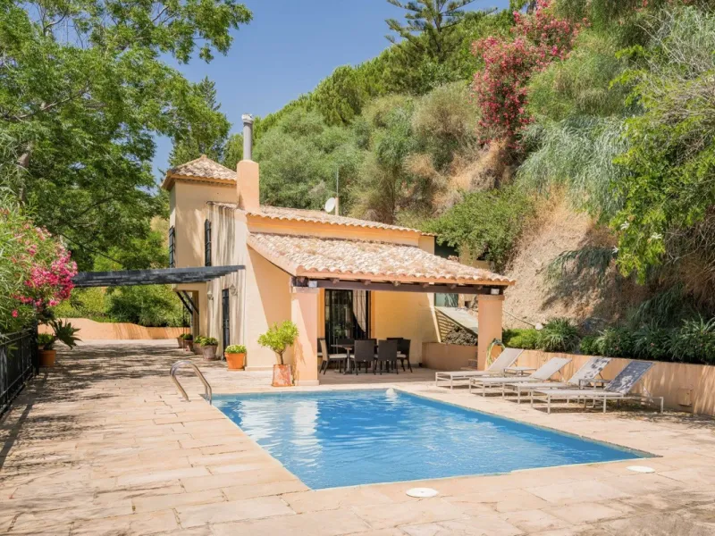 This estate is much more than a property: it's a statement of style, refined taste, and forward-thinking vision. A place where understated luxury blends seamlessly with the serenity of the Andalusian countryside, all while remaining within easy reach of M