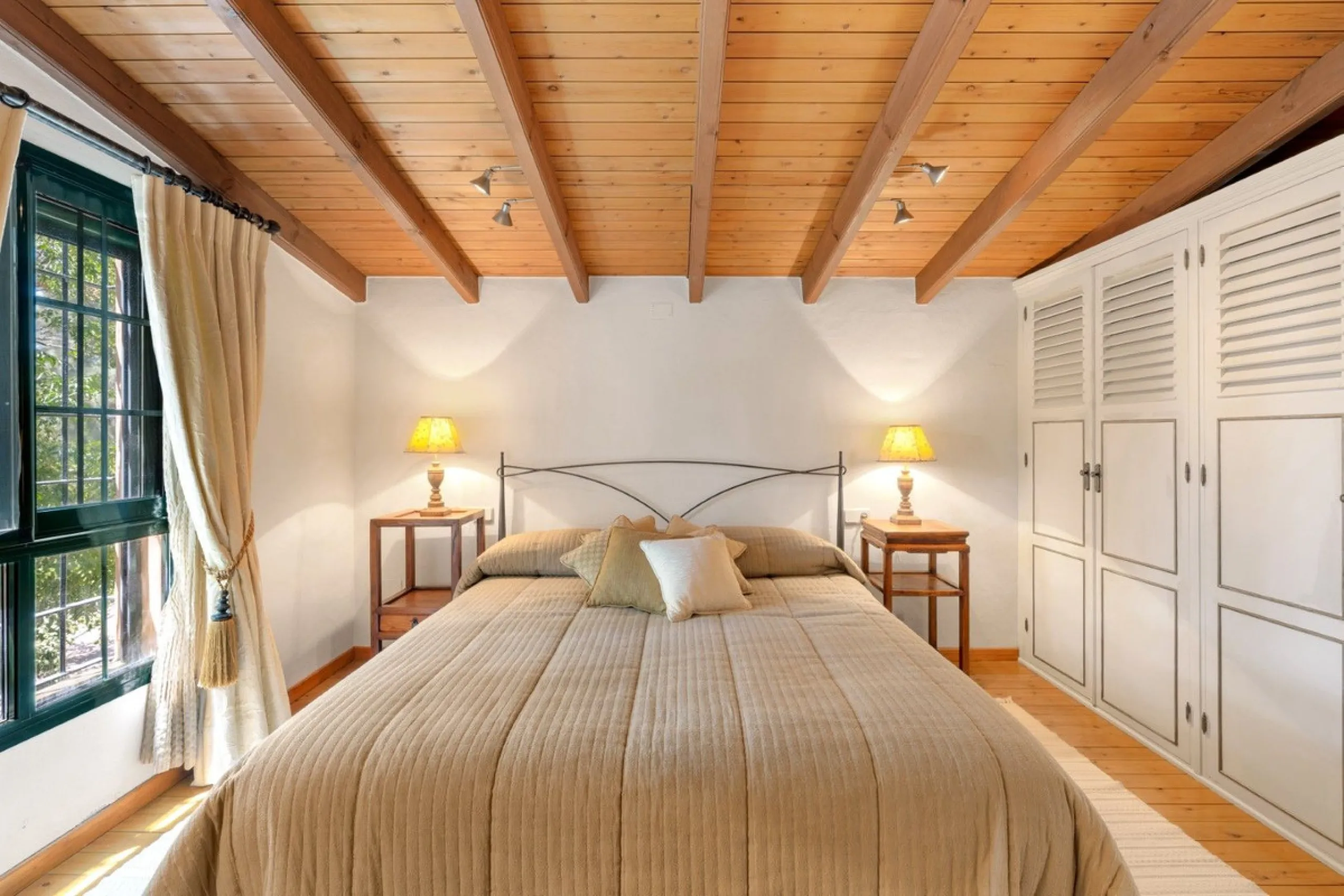 This estate is much more than a property: it's a statement of style, refined taste, and forward-thinking vision. A place where understated luxury blends seamlessly with the serenity of the Andalusian countryside, all while remaining within easy reach of M