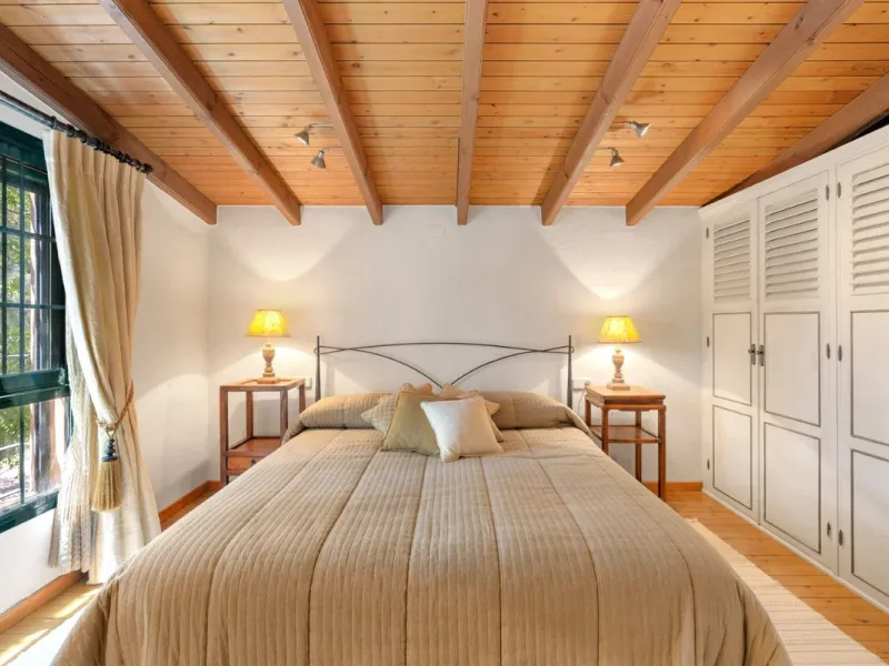 This estate is much more than a property: it's a statement of style, refined taste, and forward-thinking vision. A place where understated luxury blends seamlessly with the serenity of the Andalusian countryside, all while remaining within easy reach of M