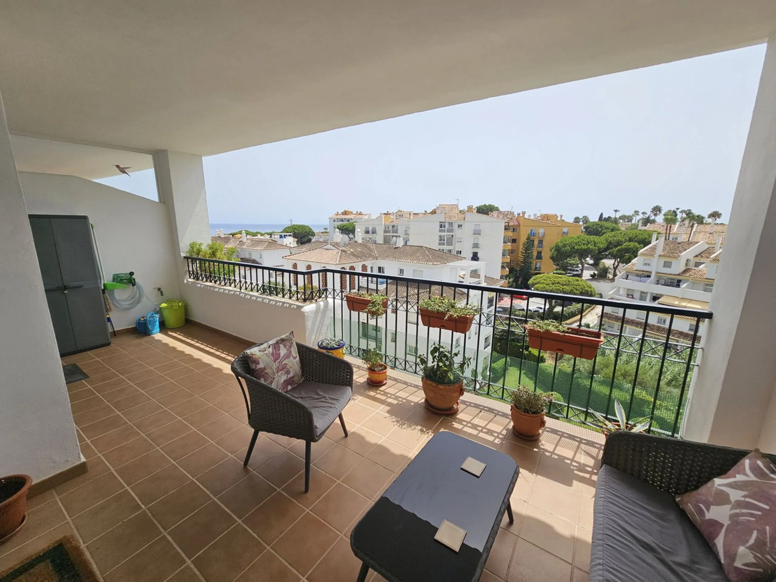 Apartment - Middle Floor Apartment в продаже в Mijas, Málaga. В доме 2 спален и 2 ванных комнат. Площадь дома 99 м²