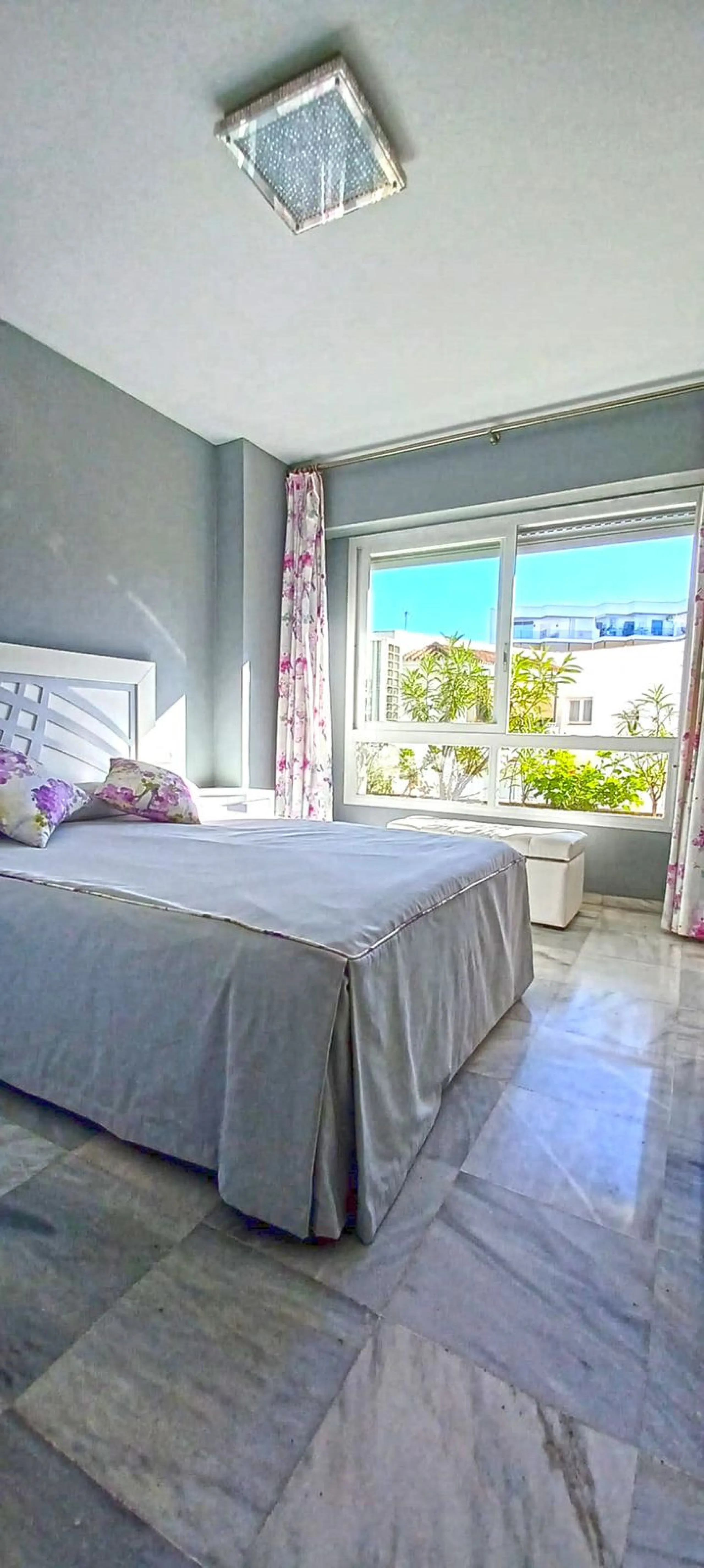 **Flat for Sale in the Heart of Marbella - Unique Opportunity**