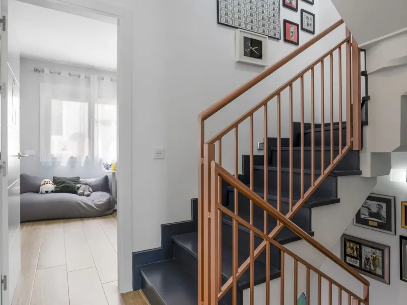House - Townhouse в продаже в Estepona, Málaga. В доме 4 спален и 3 ванных комнат. Площадь дома 232 м²
