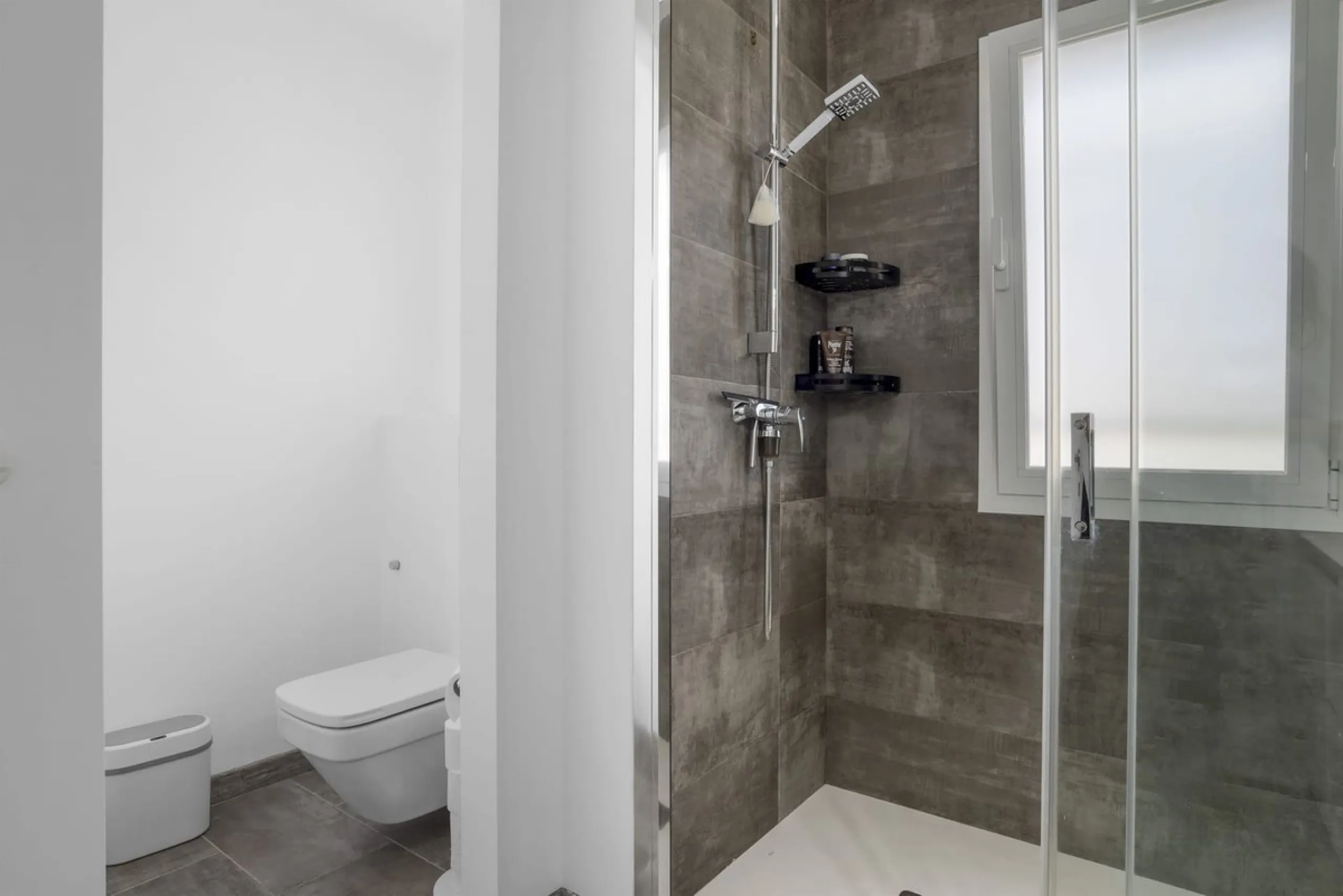 House - Townhouse в продаже в Estepona, Málaga. В доме 4 спален и 3 ванных комнат. Площадь дома 232 м²