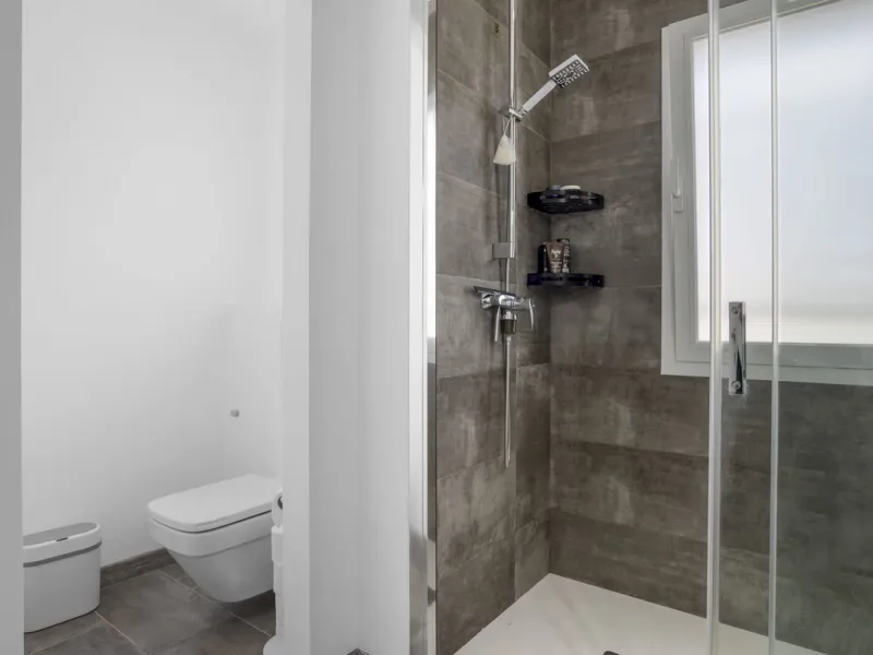 House - Townhouse в продаже в Estepona, Málaga. В доме 4 спален и 3 ванных комнат. Площадь дома 232 м²