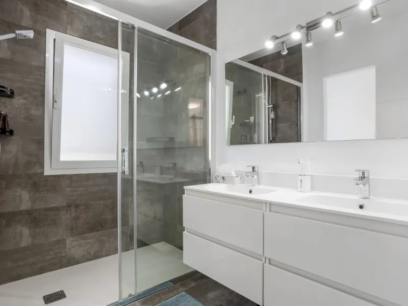 House - Townhouse в продаже в Estepona, Málaga. В доме 4 спален и 3 ванных комнат. Площадь дома 232 м²