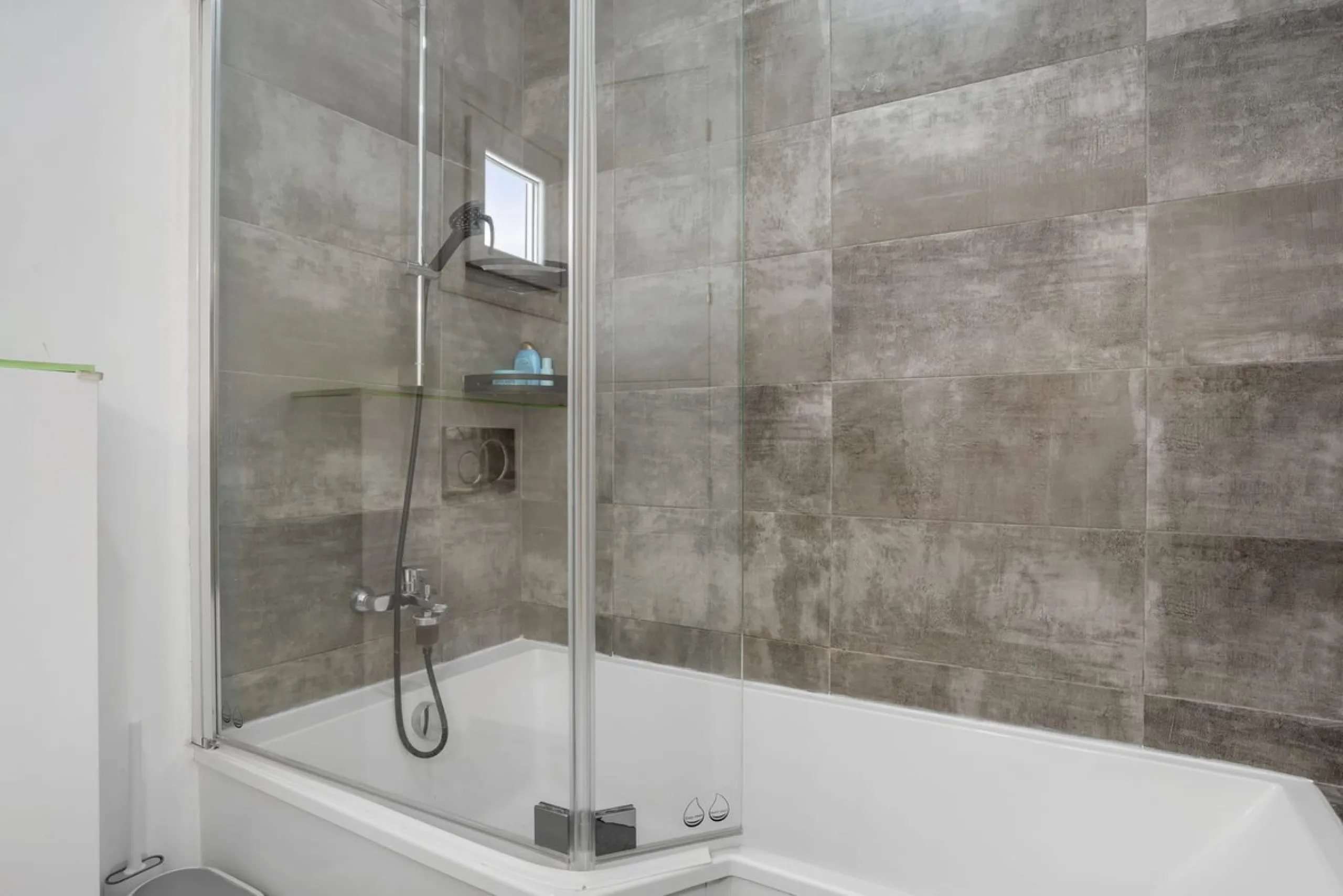 House - Townhouse в продаже в Estepona, Málaga. В доме 4 спален и 3 ванных комнат. Площадь дома 232 м²