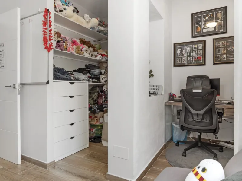House - Townhouse в продаже в Estepona, Málaga. В доме 4 спален и 3 ванных комнат. Площадь дома 232 м²
