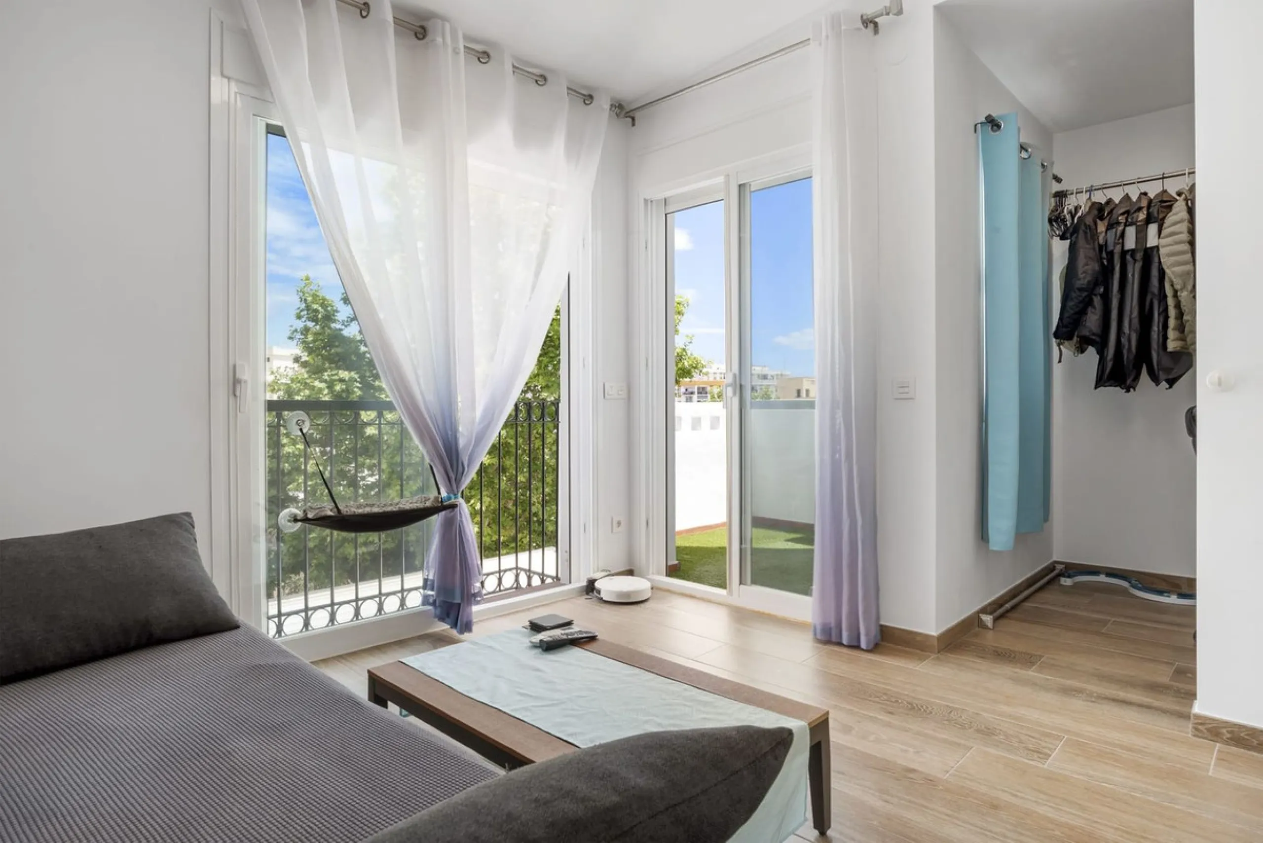 House - Townhouse в продаже в Estepona, Málaga. В доме 4 спален и 3 ванных комнат. Площадь дома 232 м²