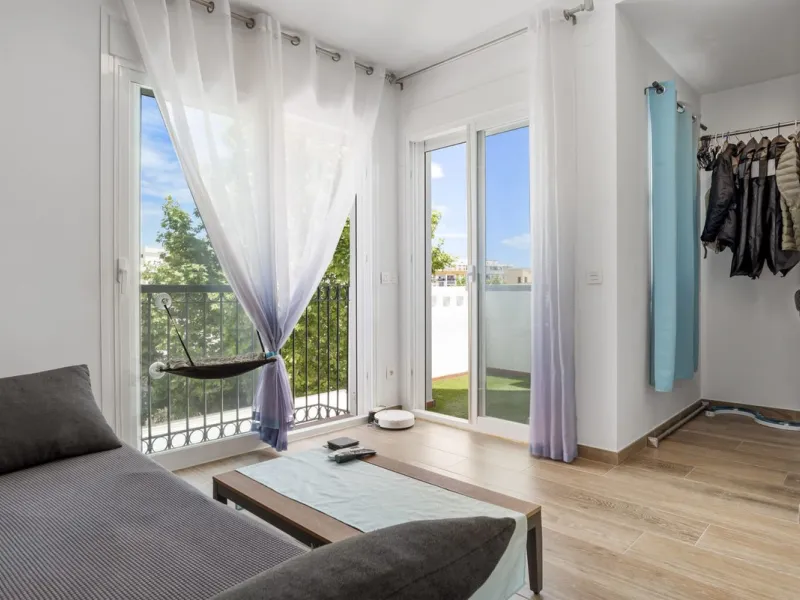 House - Townhouse в продаже в Estepona, Málaga. В доме 4 спален и 3 ванных комнат. Площадь дома 232 м²