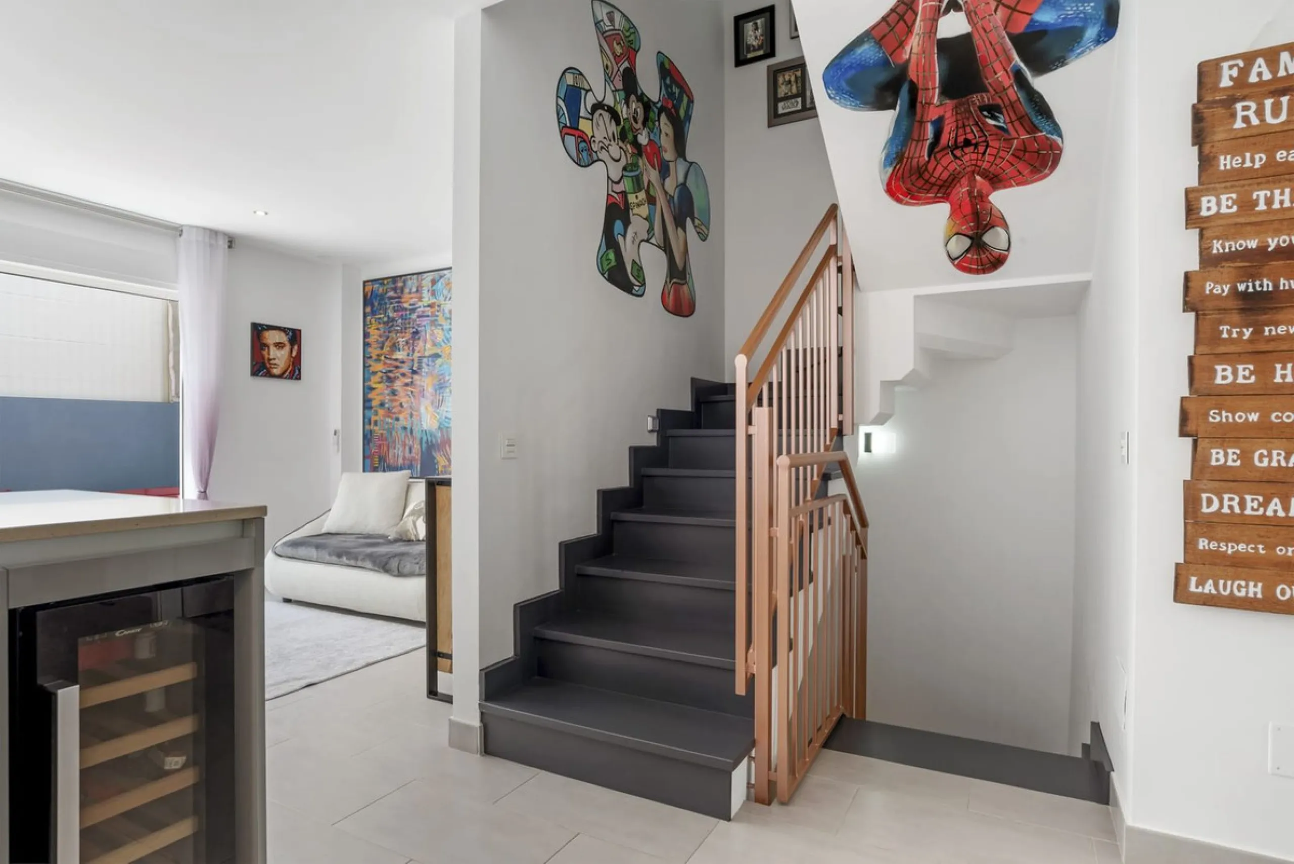 House - Townhouse в продаже в Estepona, Málaga. В доме 4 спален и 3 ванных комнат. Площадь дома 232 м²